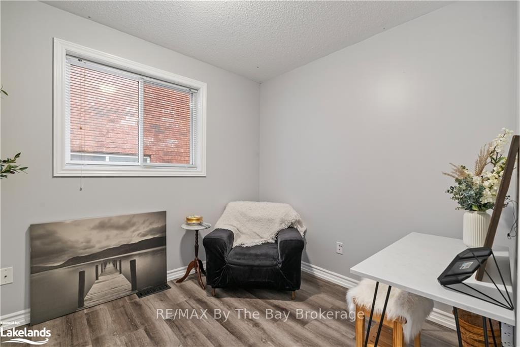Photo 16 of 47 Butternut Drive, Barrie, Holly — HOMEH