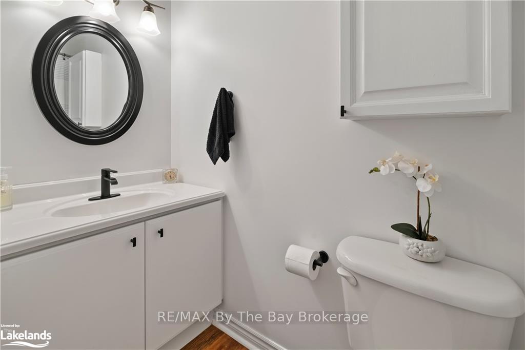 Photo 18 of 47 Butternut Drive, Barrie, Holly — HOMEH