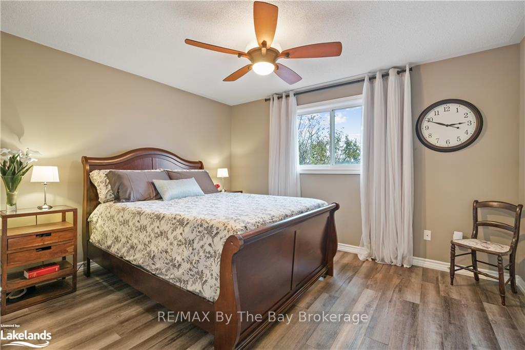 Photo 19 of 47 Butternut Drive, Barrie, Holly — HOMEH