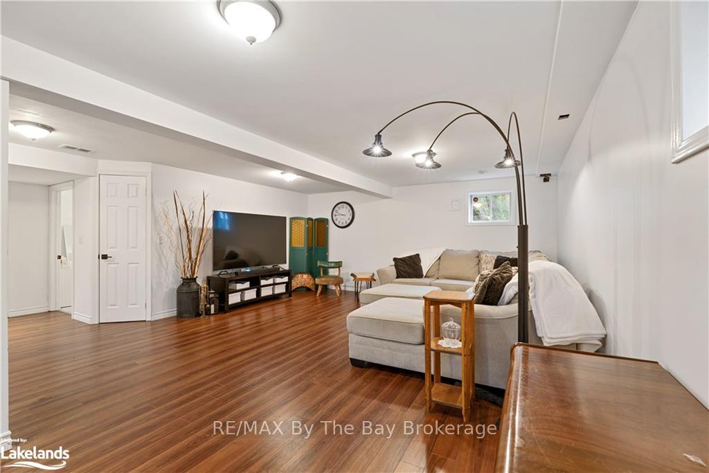 Photo 26 of 47 Butternut Drive, Barrie, Holly — HOMEH