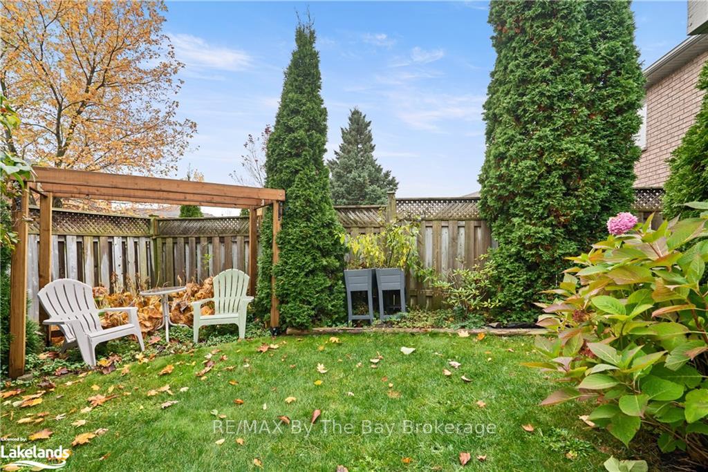 Photo 40 of 47 Butternut Drive, Barrie, Holly — HOMEH