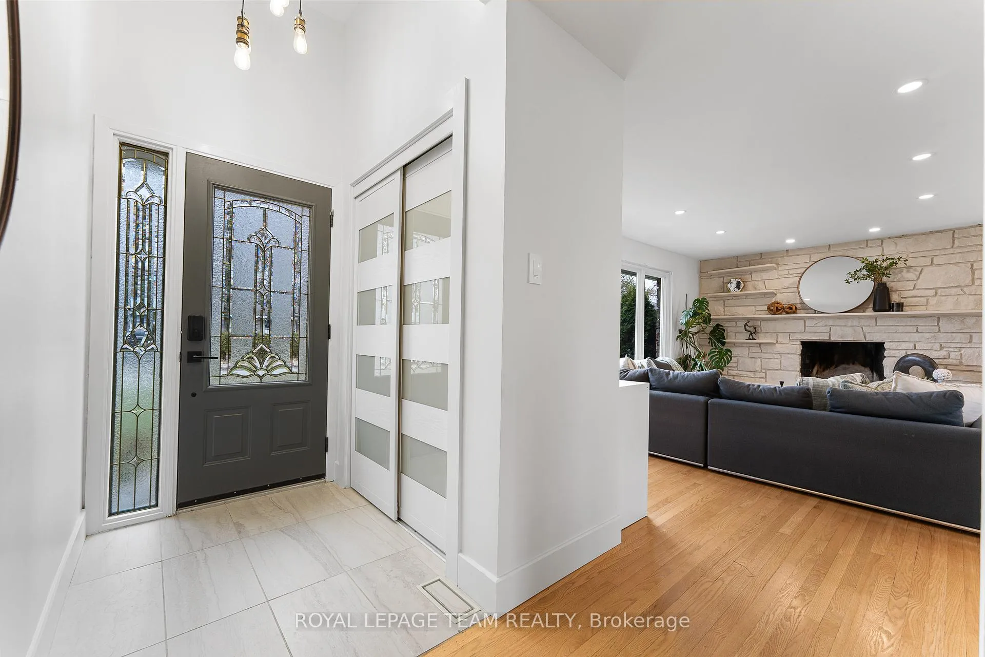Photo 3 of 62 Crystal Beach Drive, Ottawa, Crystal Beach — HOMEH