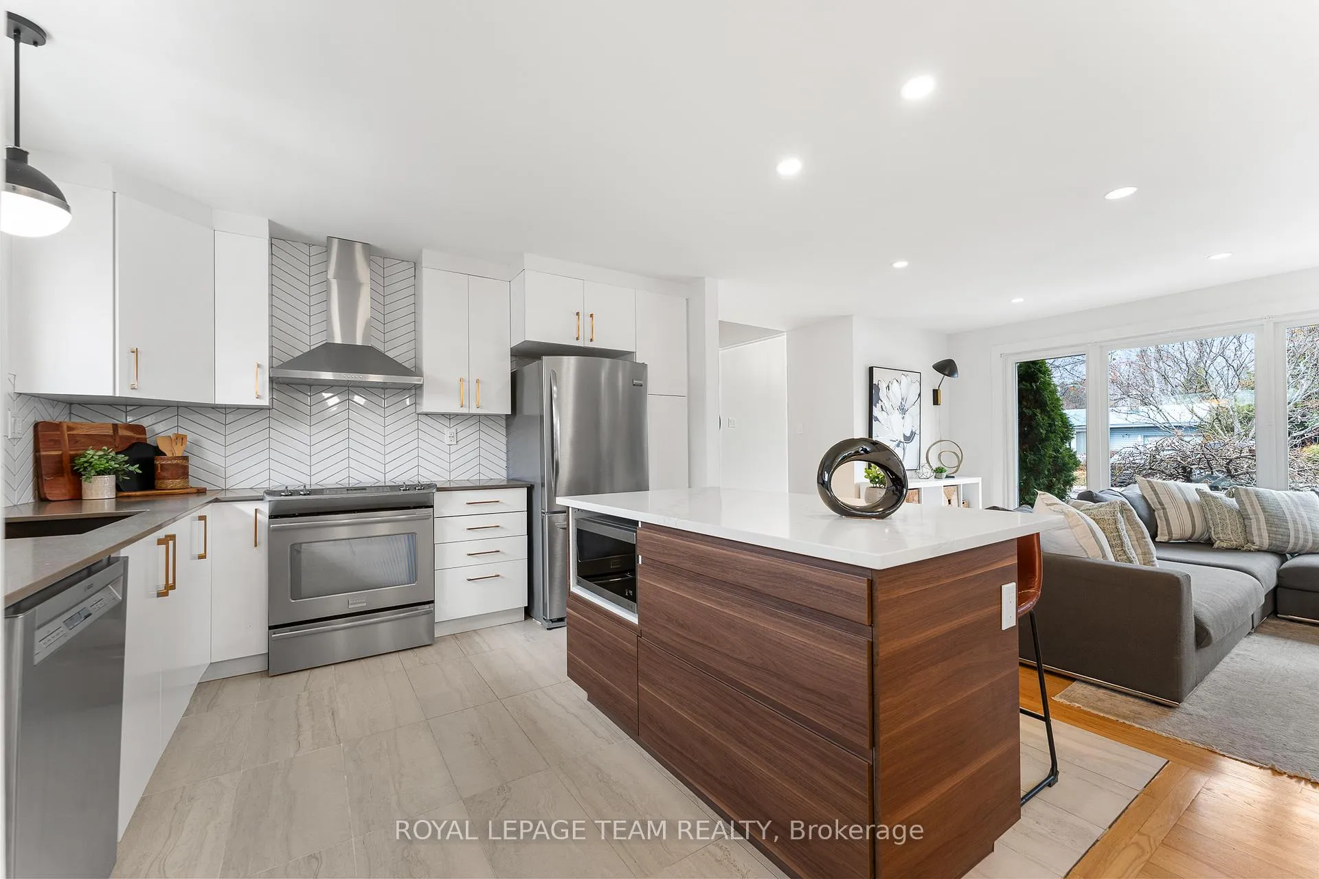 Photo 13 of 62 Crystal Beach Drive, Ottawa, Crystal Beach — HOMEH
