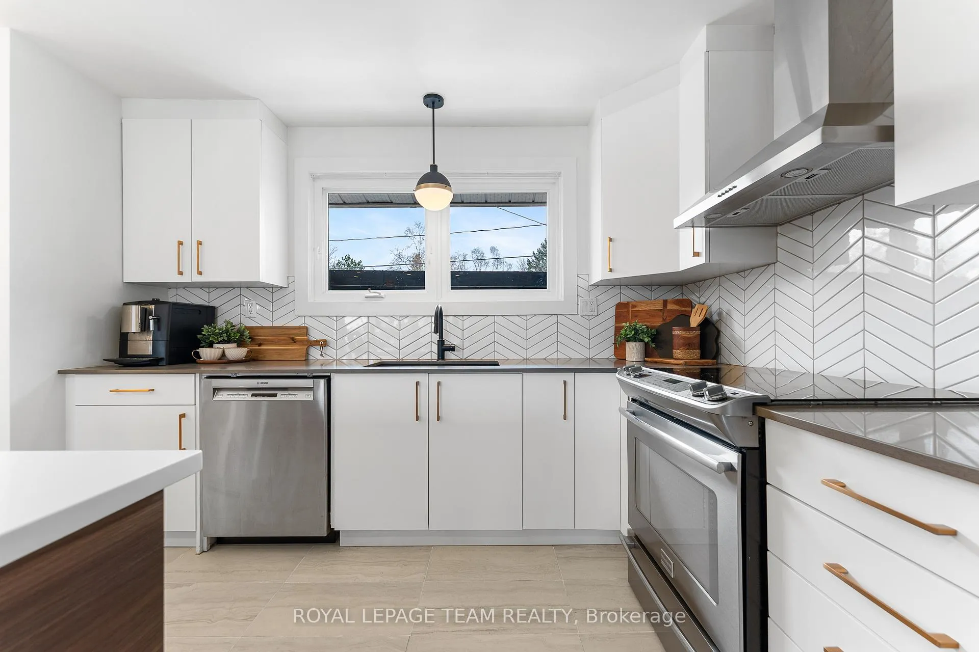 Photo 15 of 62 Crystal Beach Drive, Ottawa, Crystal Beach — HOMEH