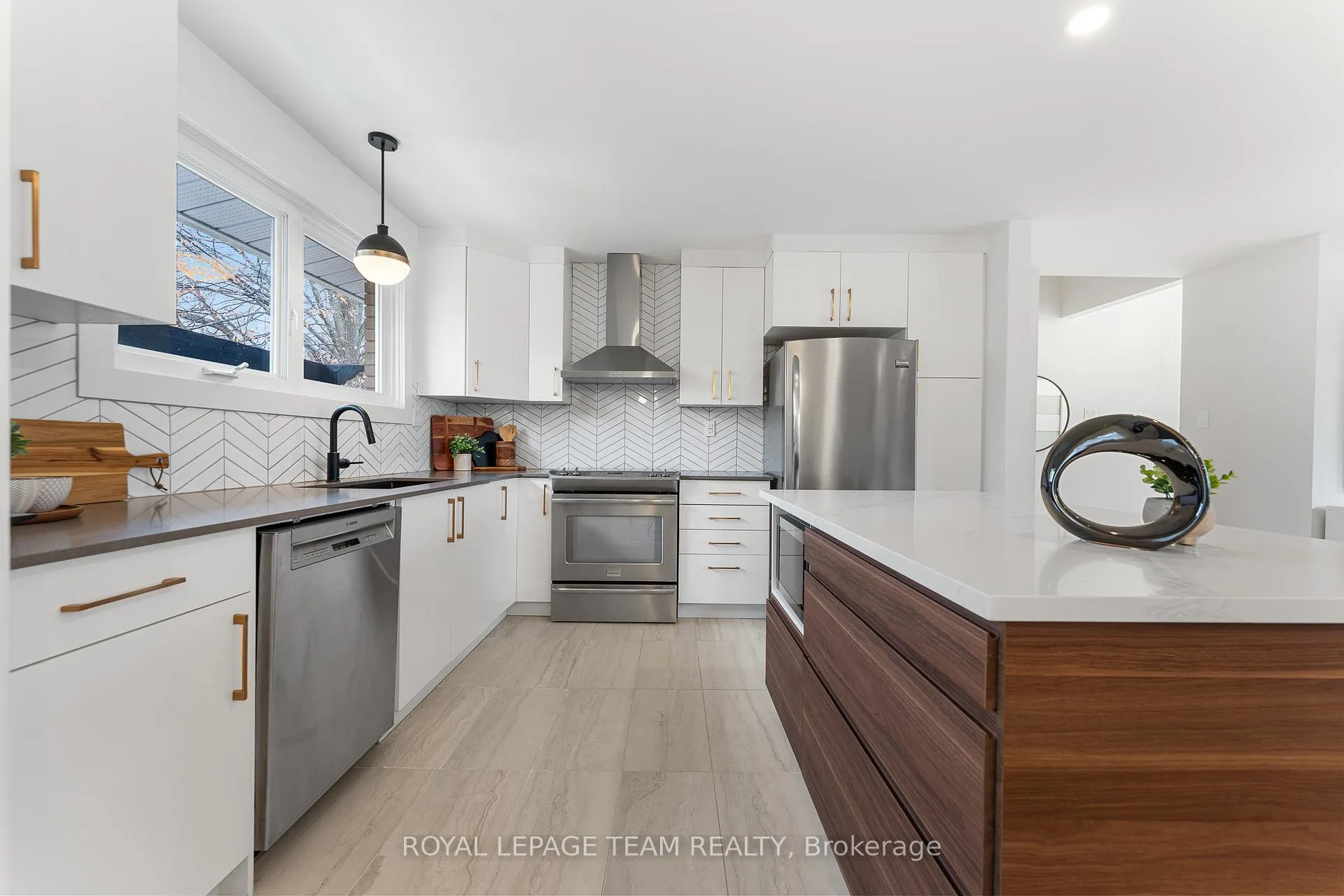 Photo 16 of 62 Crystal Beach Drive, Ottawa, Crystal Beach — HOMEH