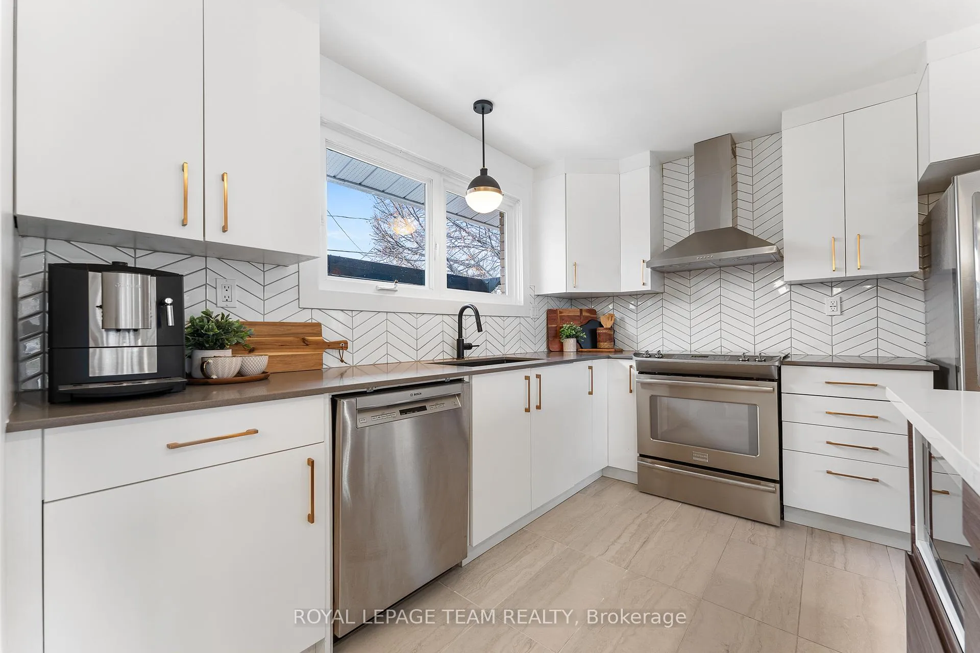 Photo 18 of 62 Crystal Beach Drive, Ottawa, Crystal Beach — HOMEH