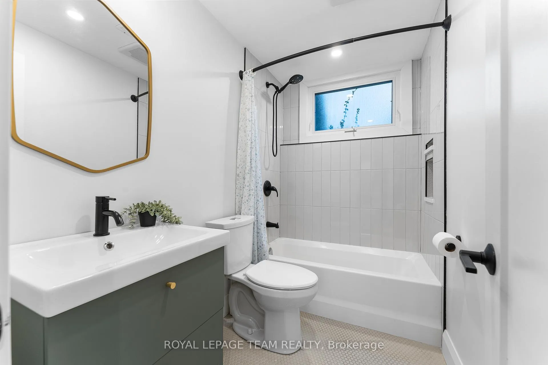 Photo 36 of 62 Crystal Beach Drive, Ottawa, Crystal Beach — HOMEH