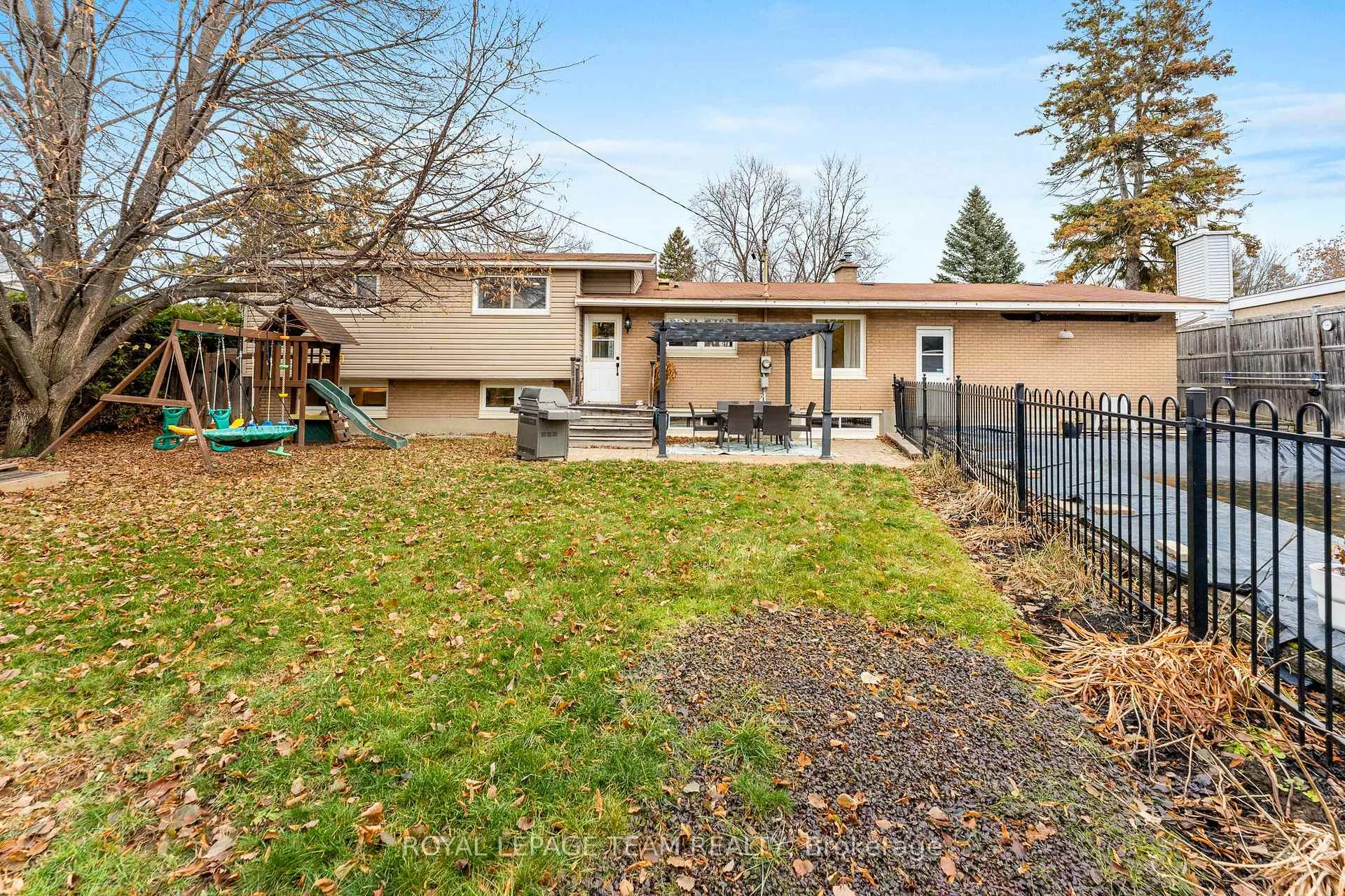 Photo 43 of 62 Crystal Beach Drive, Ottawa, Crystal Beach — HOMEH