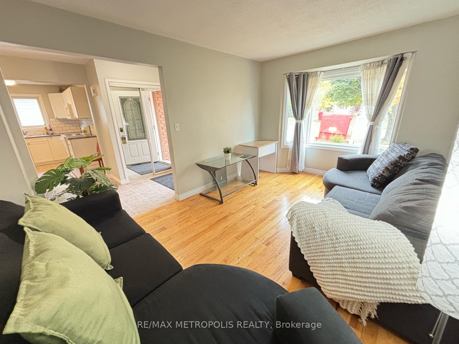 Photo 24 of 41 Assiniboine Drive, Barrie, Holly — HOMEH