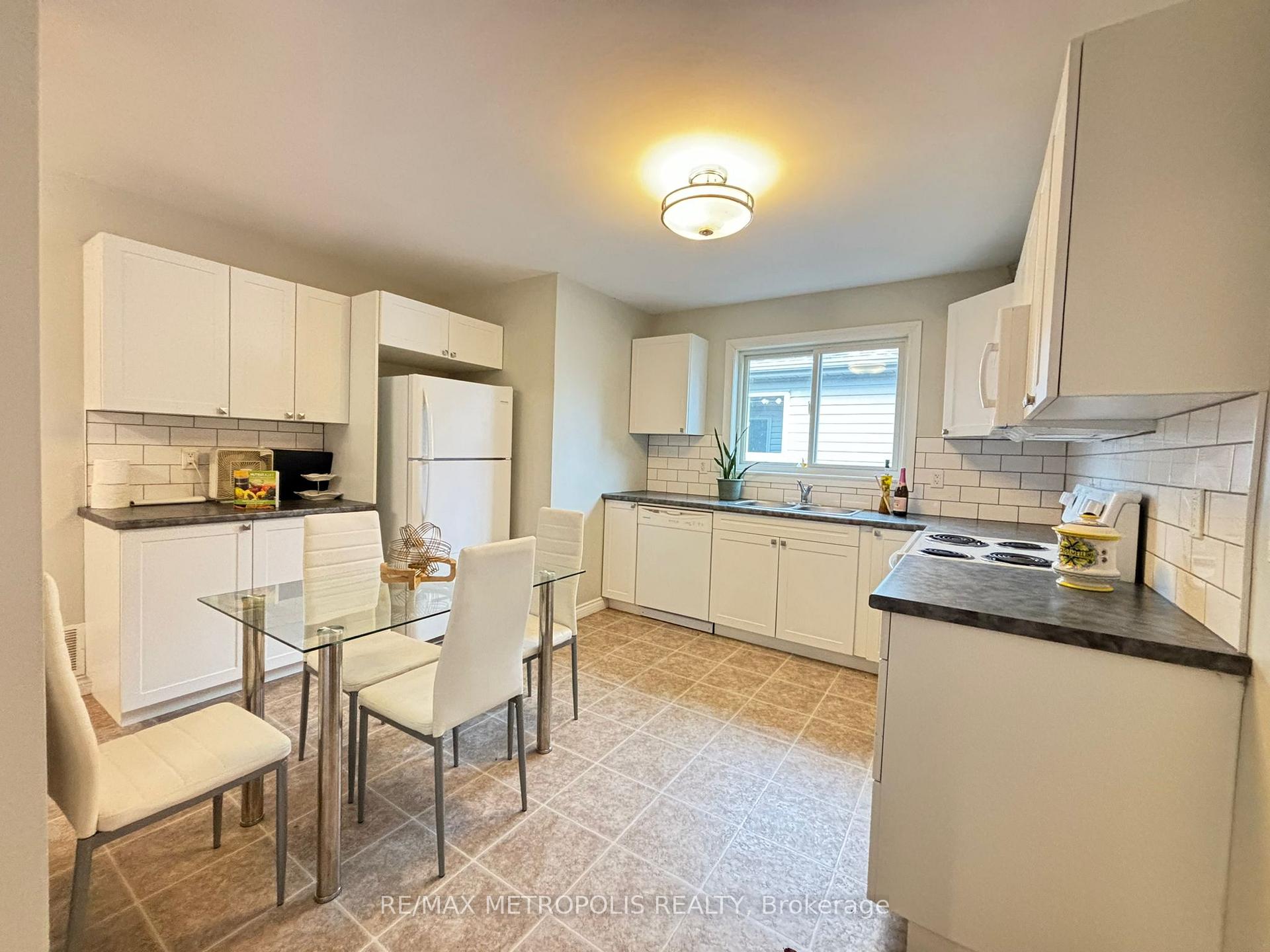 Photo 26 of 41 Assiniboine Drive, Barrie, Holly — HOMEH