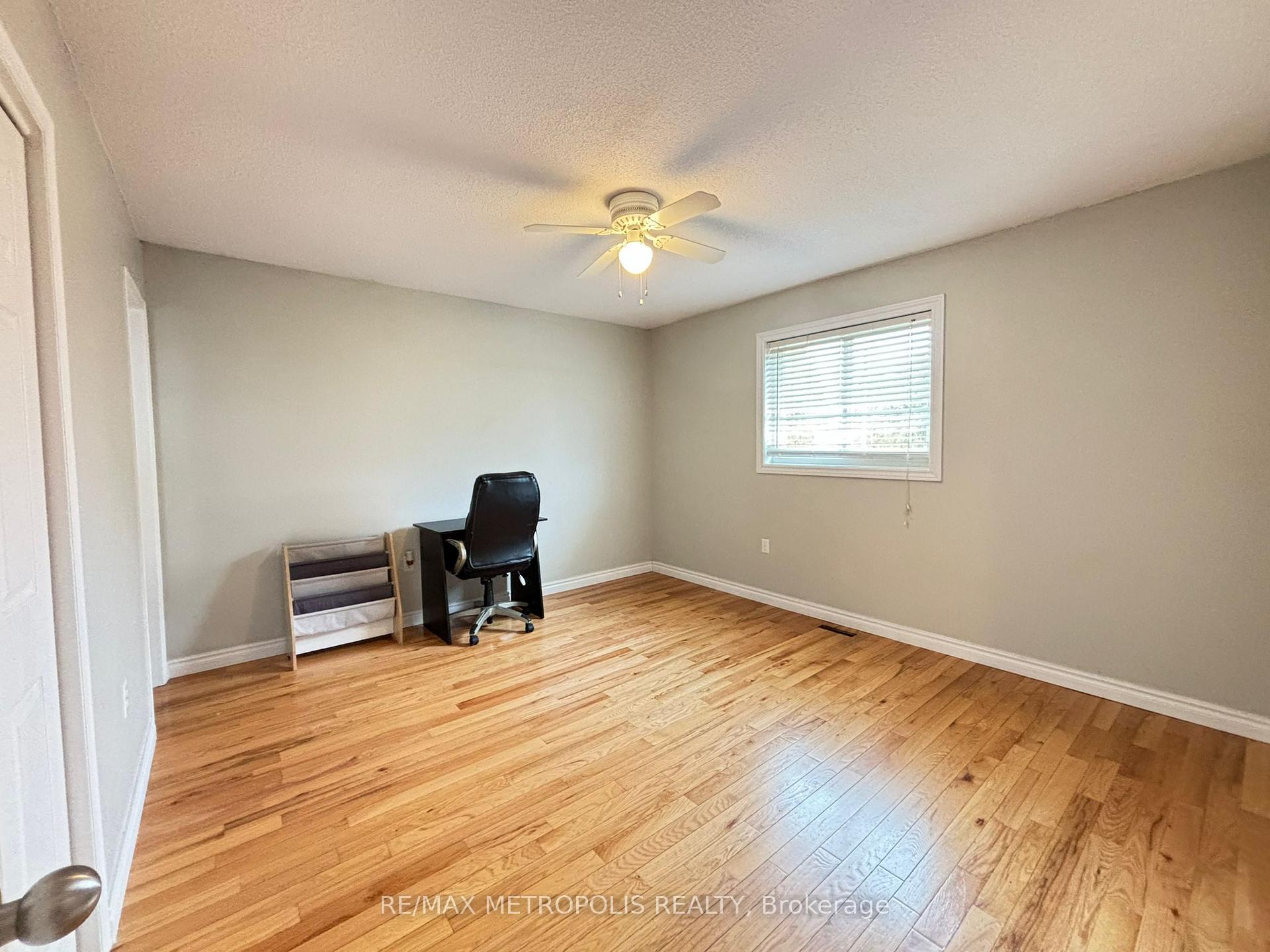 Photo 28 of 41 Assiniboine Drive, Barrie, Holly — HOMEH