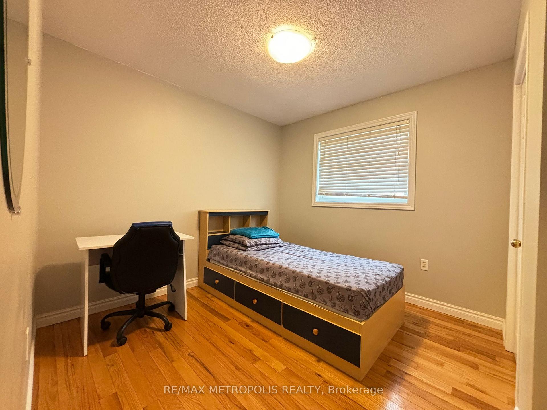 Photo 31 of 41 Assiniboine Drive, Barrie, Holly — HOMEH