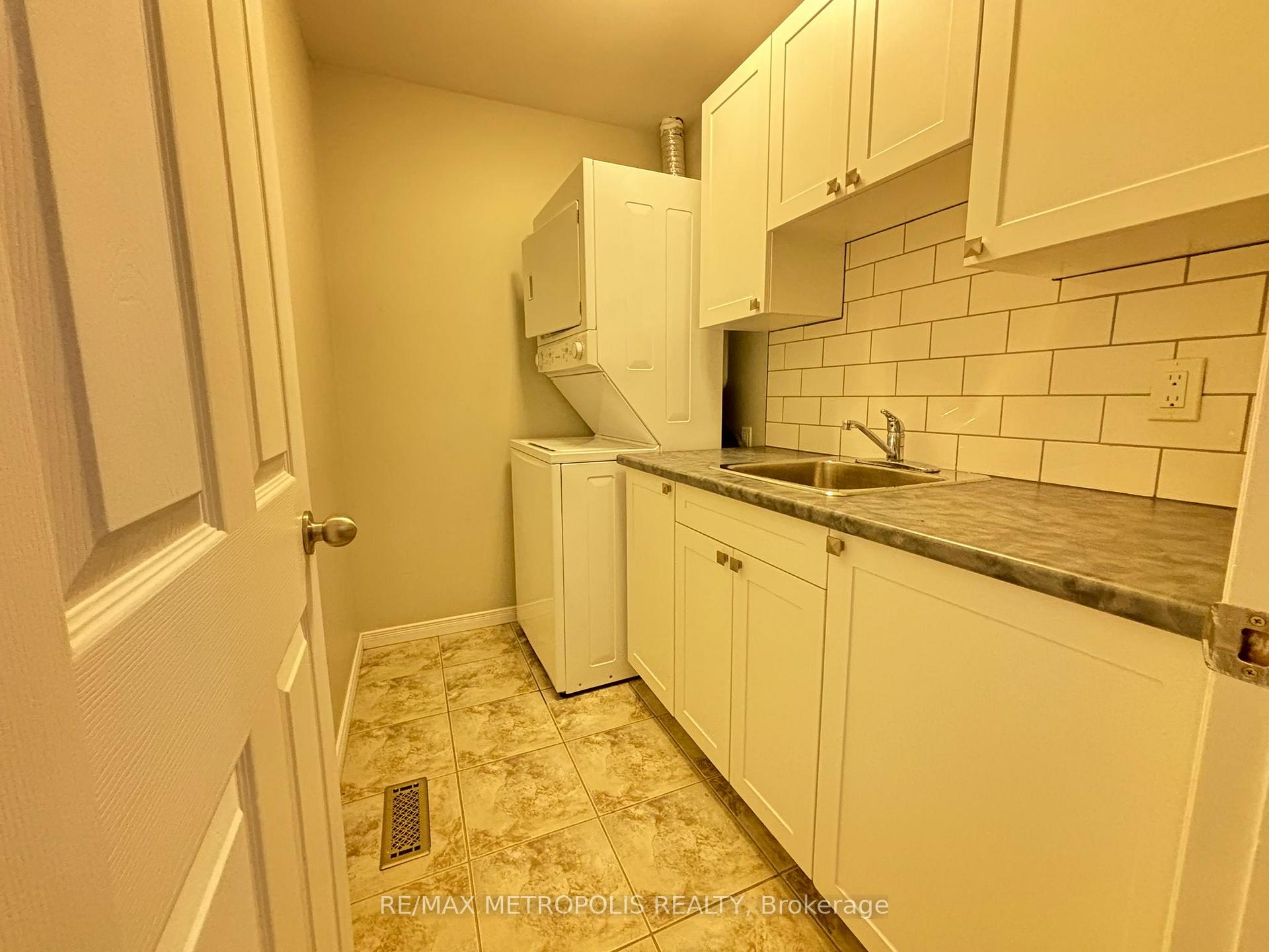 Photo 33 of 41 Assiniboine Drive, Barrie, Holly — HOMEH