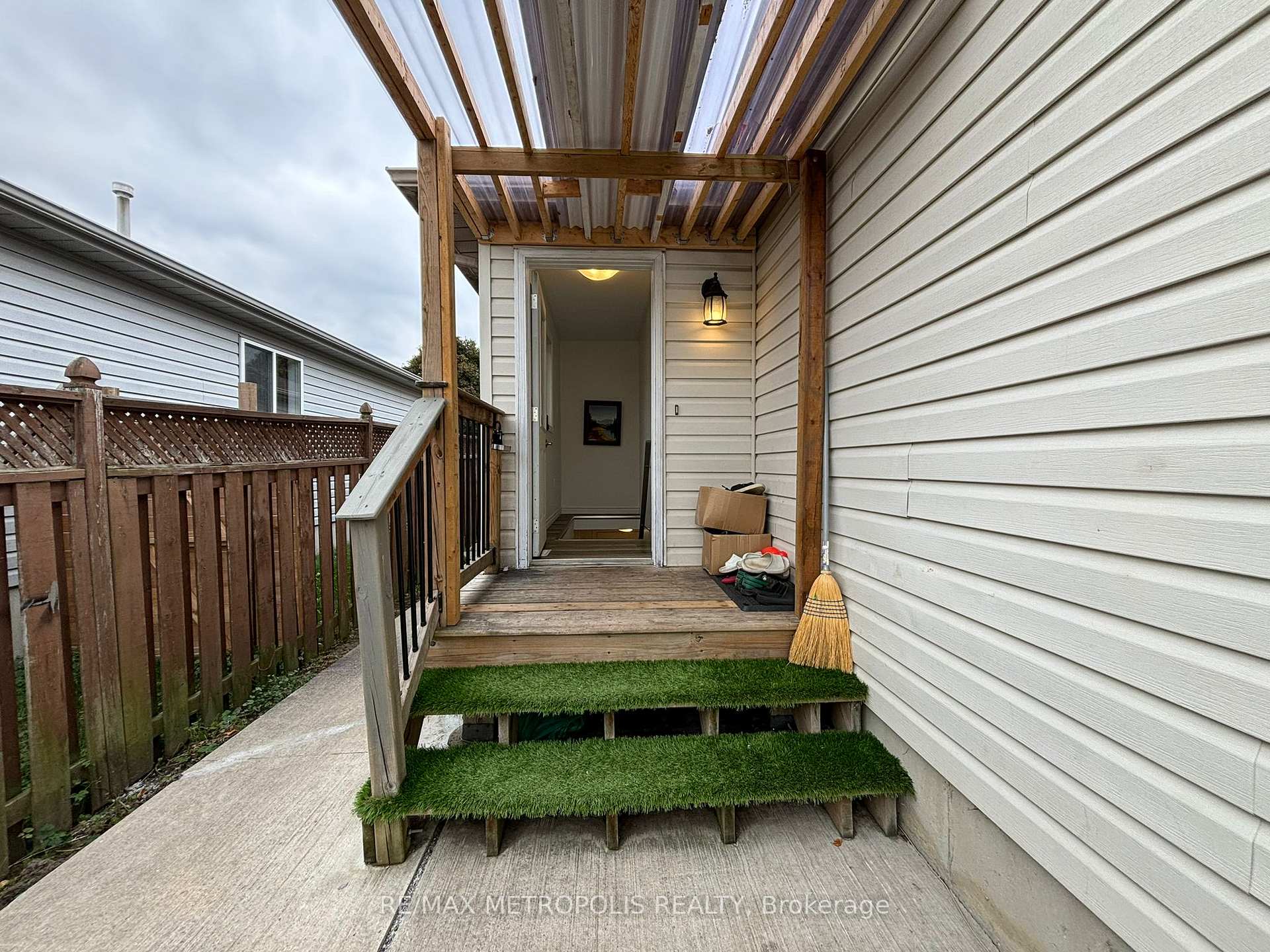 Photo 40 of 41 Assiniboine Drive, Barrie, Holly — HOMEH