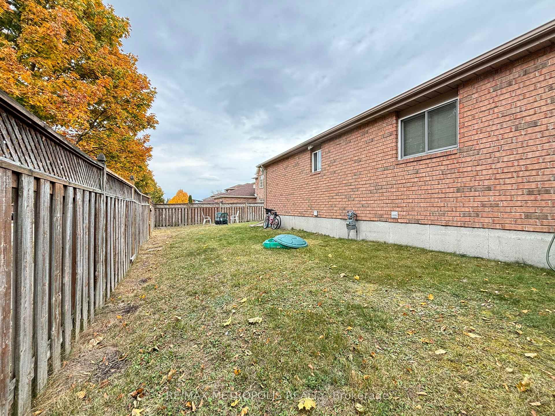 Photo 42 of 41 Assiniboine Drive, Barrie, Holly — HOMEH