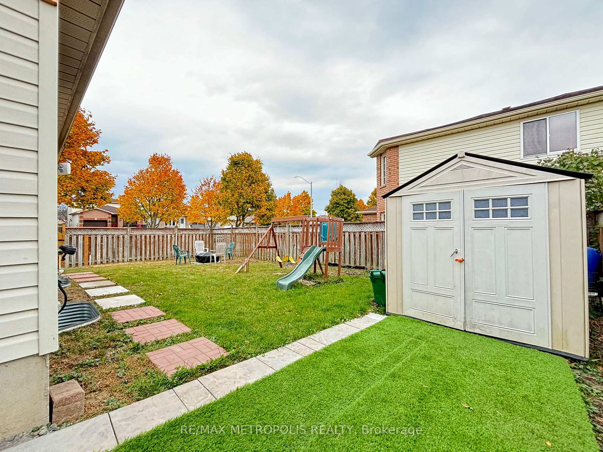 Photo 43 of 41 Assiniboine Drive, Barrie, Holly — HOMEH