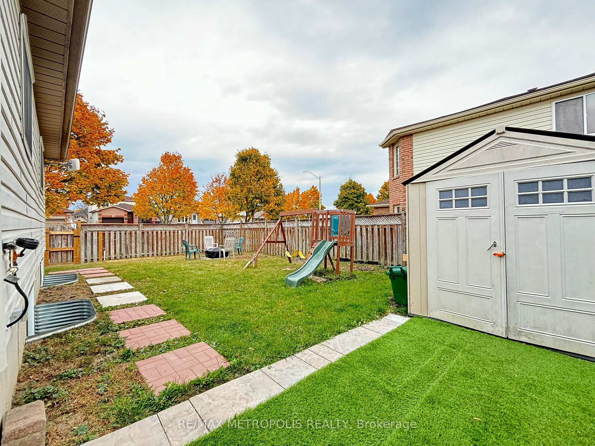 Photo 44 of 41 Assiniboine Drive, Barrie, Holly — HOMEH