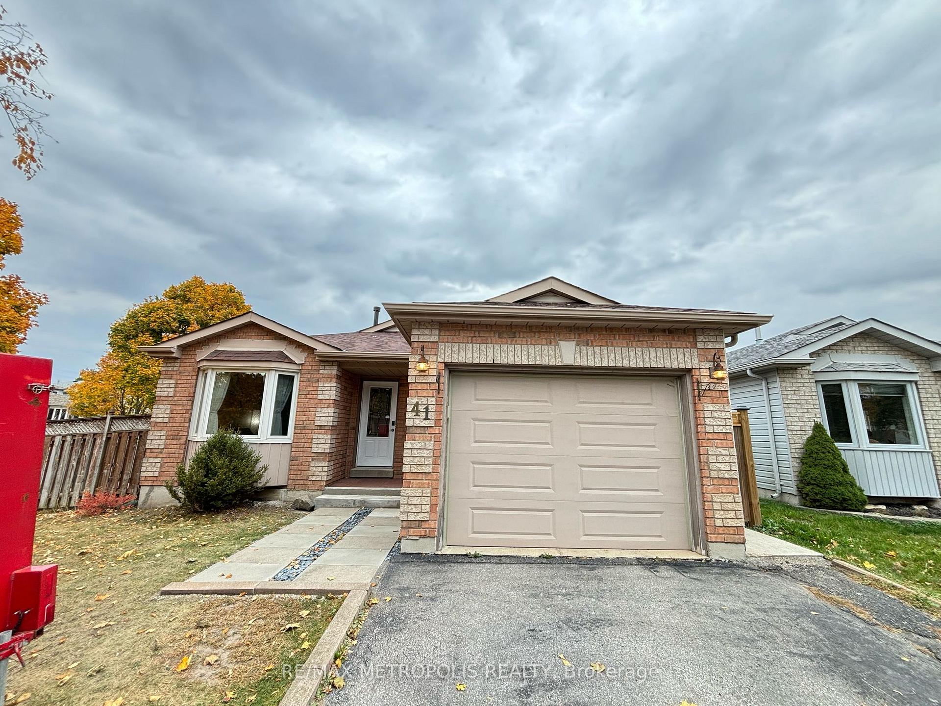 Photo 1 of 41 Assiniboine Drive, Barrie, Holly — HOMEH
