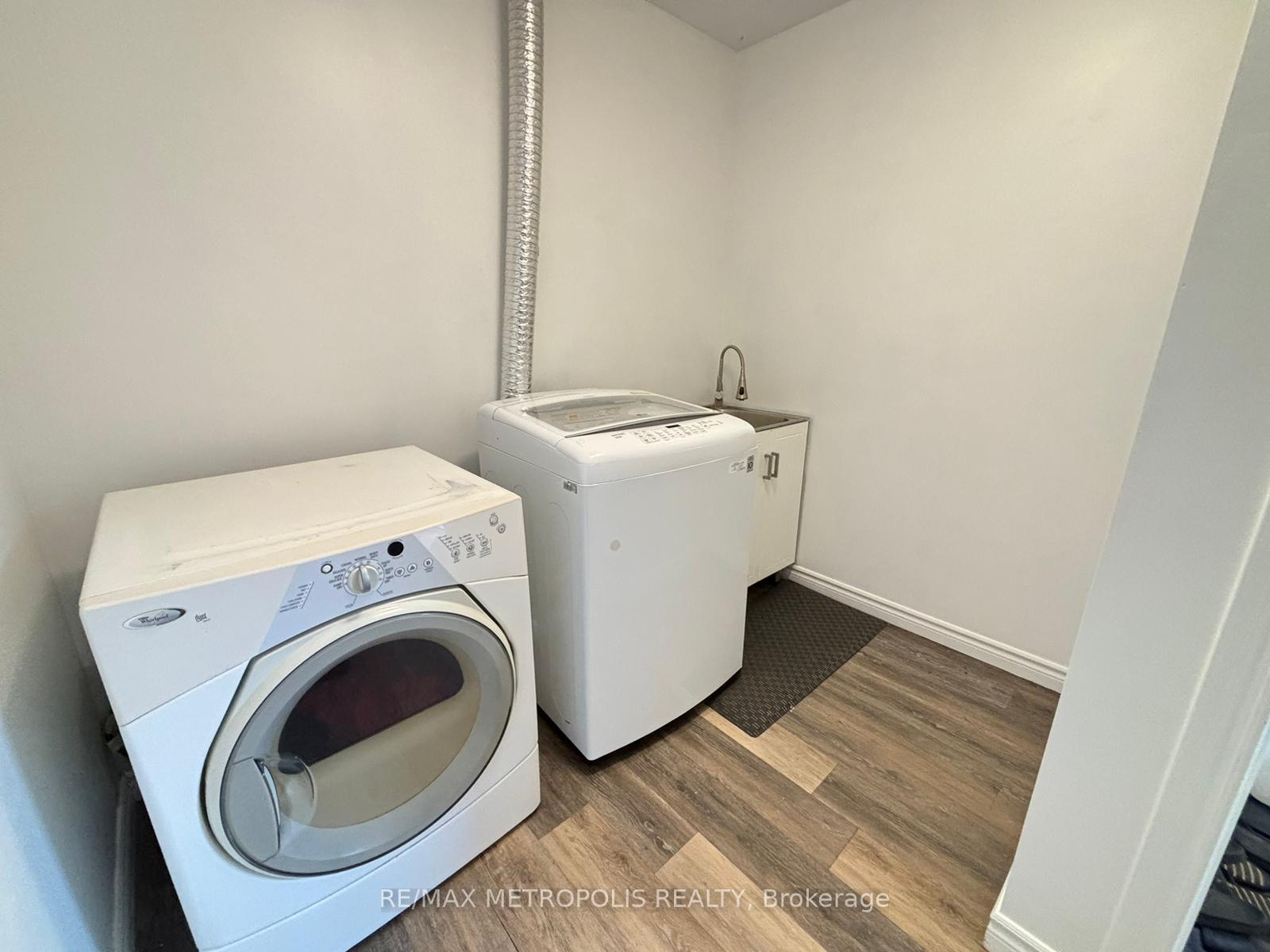 Photo 20 of 41 Assiniboine Drive, Barrie, Holly — HOMEH