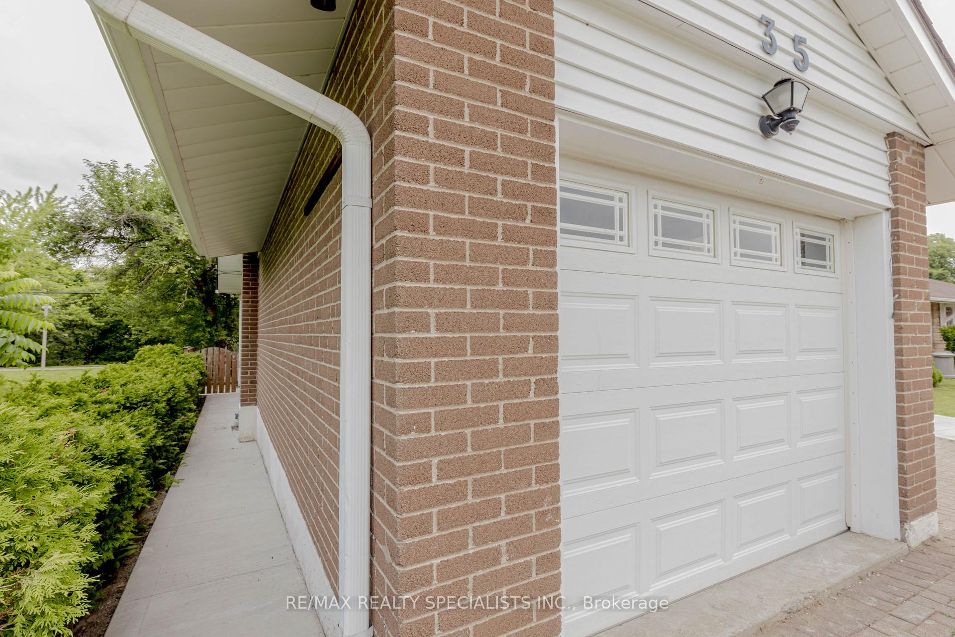 Photo 2 of 35 Addington Crescent, Brampton, Avondale — HOMEH