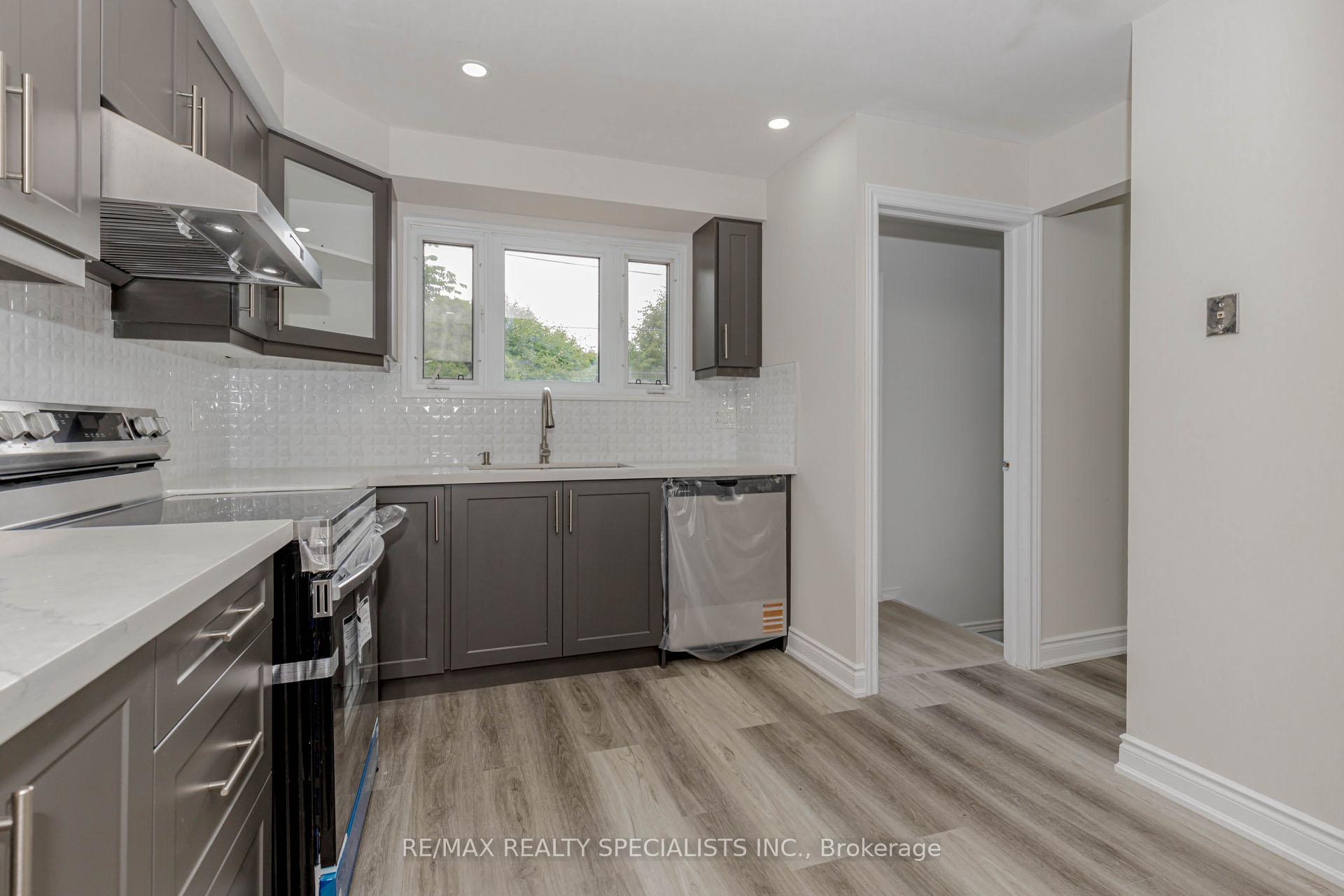 Photo 24 of 35 Addington Crescent, Brampton, Avondale — HOMEH
