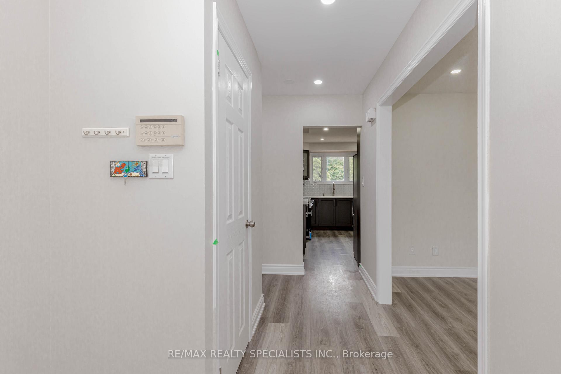 Photo 25 of 35 Addington Crescent, Brampton, Avondale — HOMEH