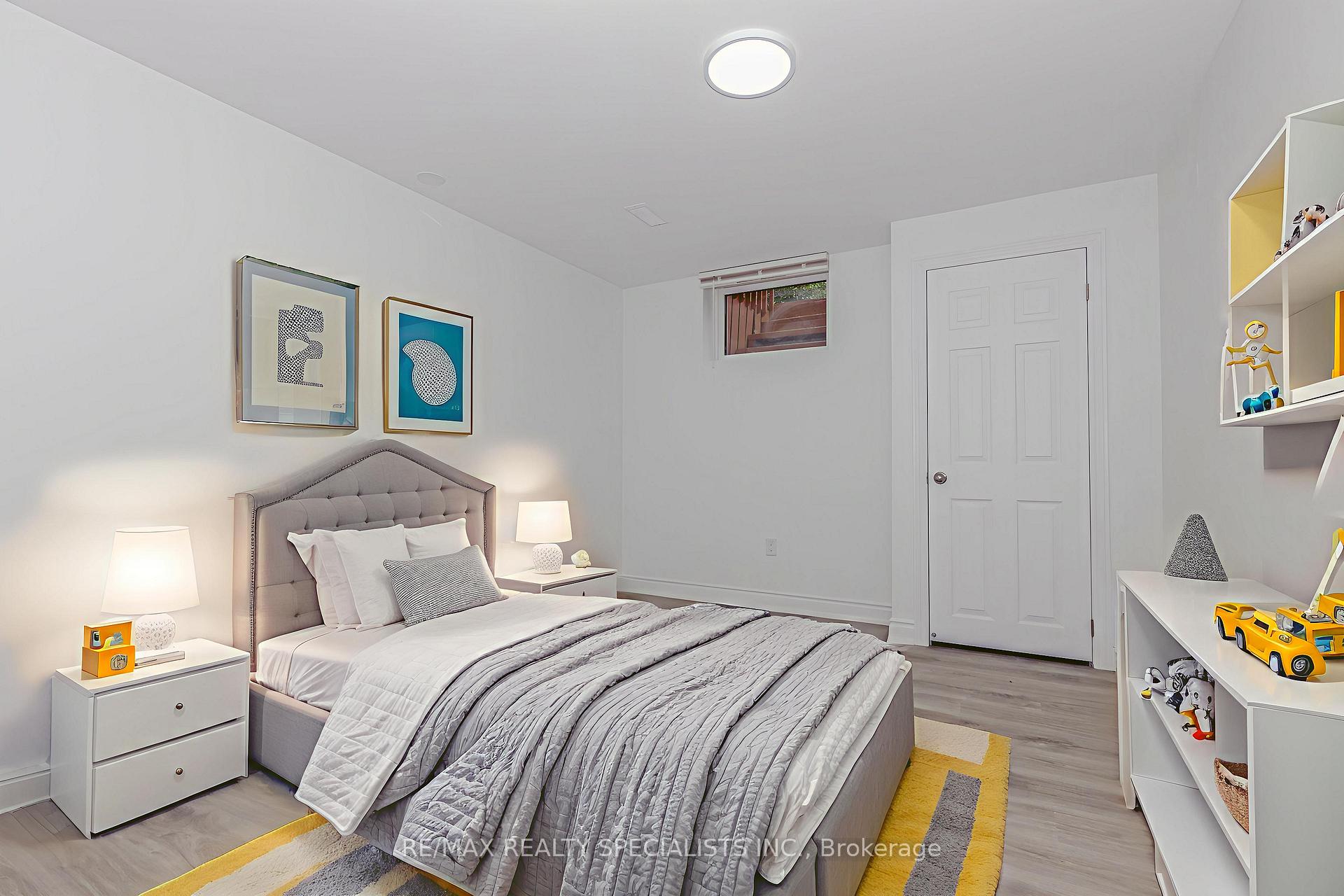 Photo 8 of 35 Addington Crescent, Brampton, Avondale — HOMEH