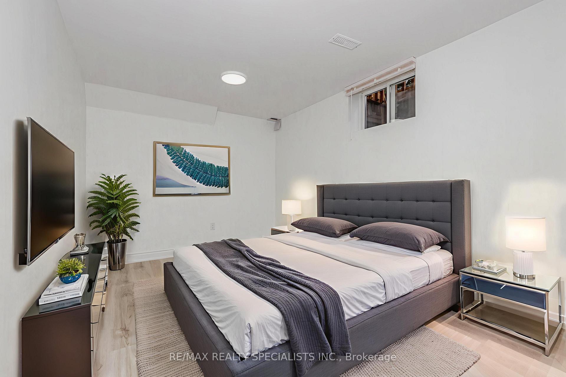 Photo 21 of 35 Addington Crescent, Brampton, Avondale — HOMEH