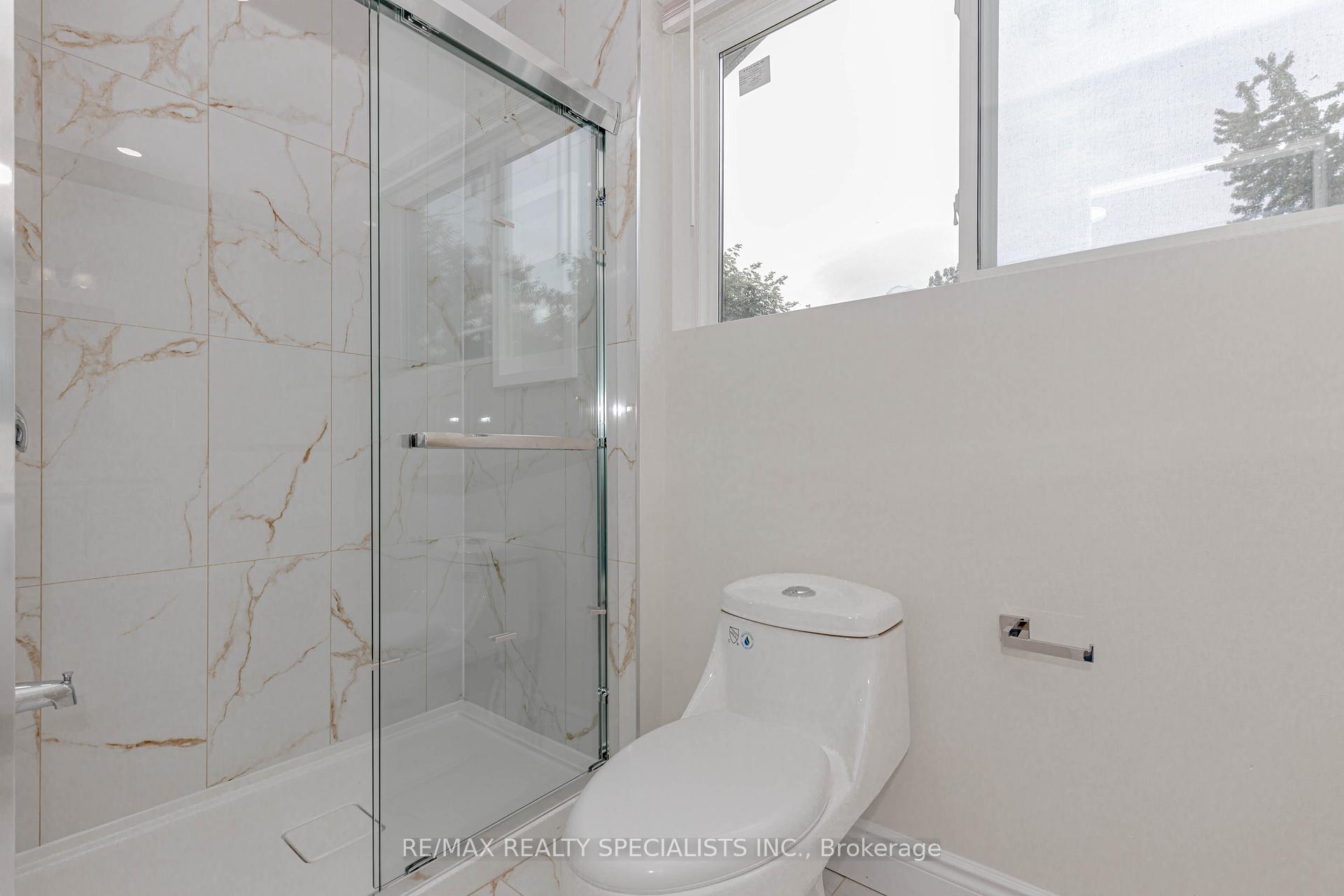 Photo 17 of 35 Addington Crescent, Brampton, Avondale — HOMEH