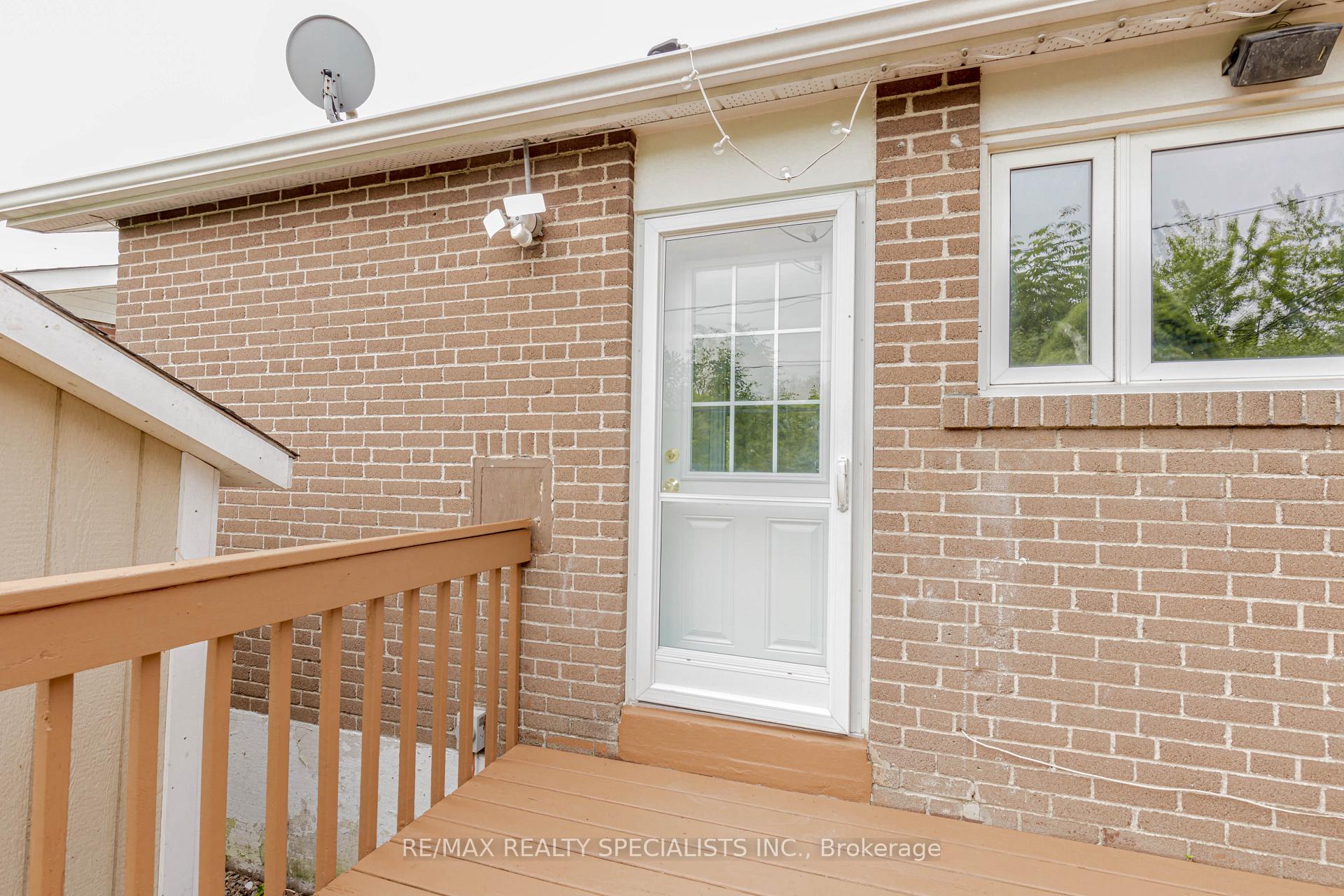 Photo 14 of 35 Addington Crescent, Brampton, Avondale — HOMEH