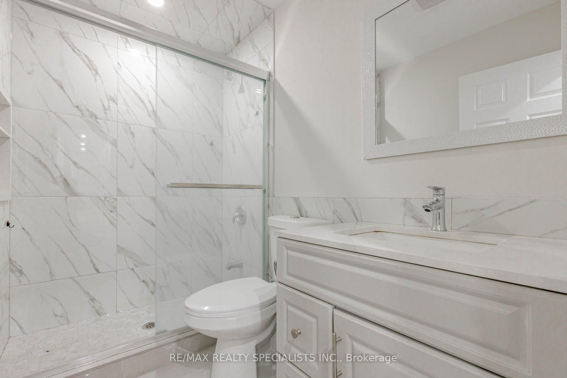 Photo 10 of 35 Addington Crescent, Brampton, Avondale — HOMEH