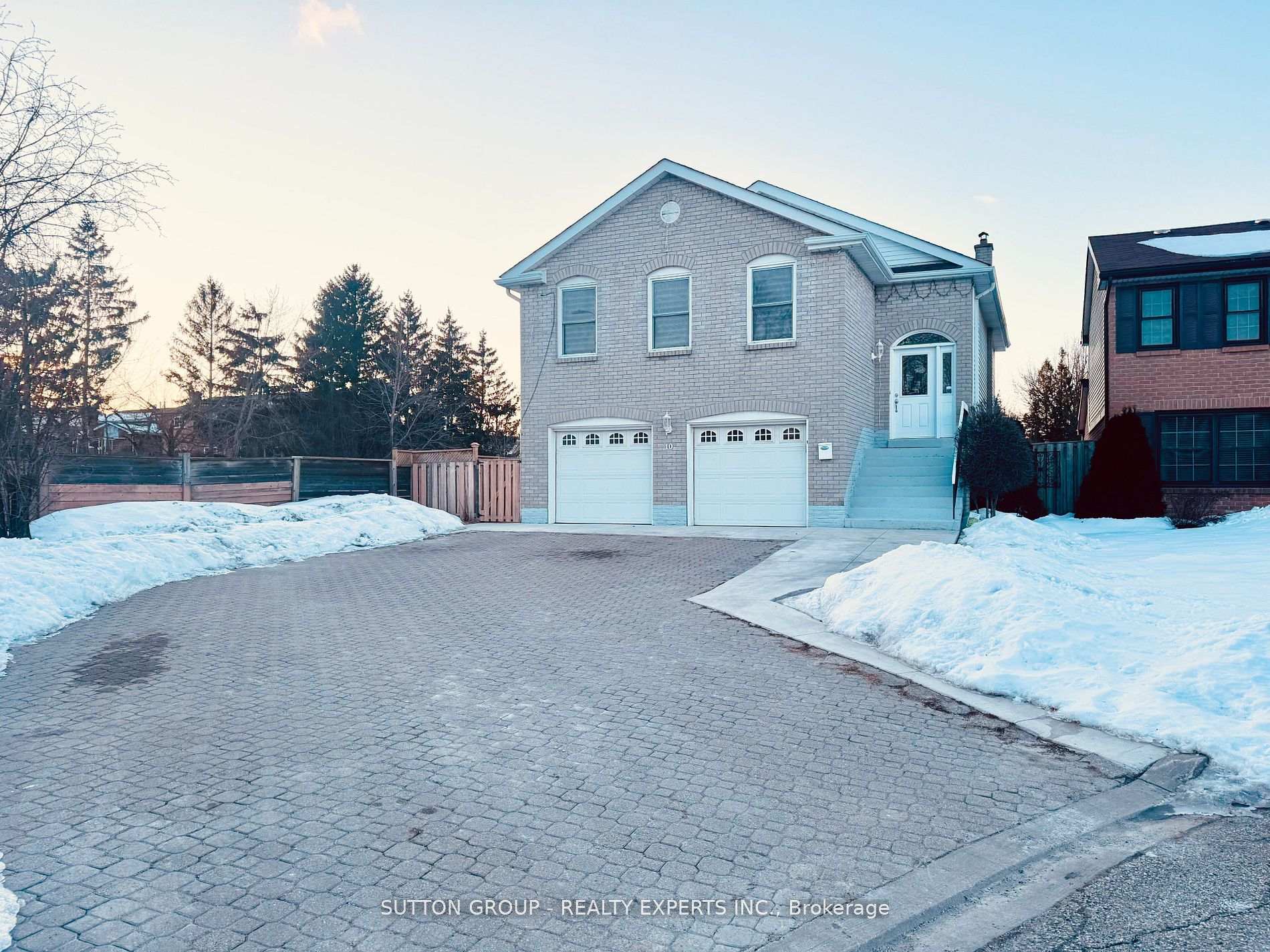 Front of 10 Lupin Court