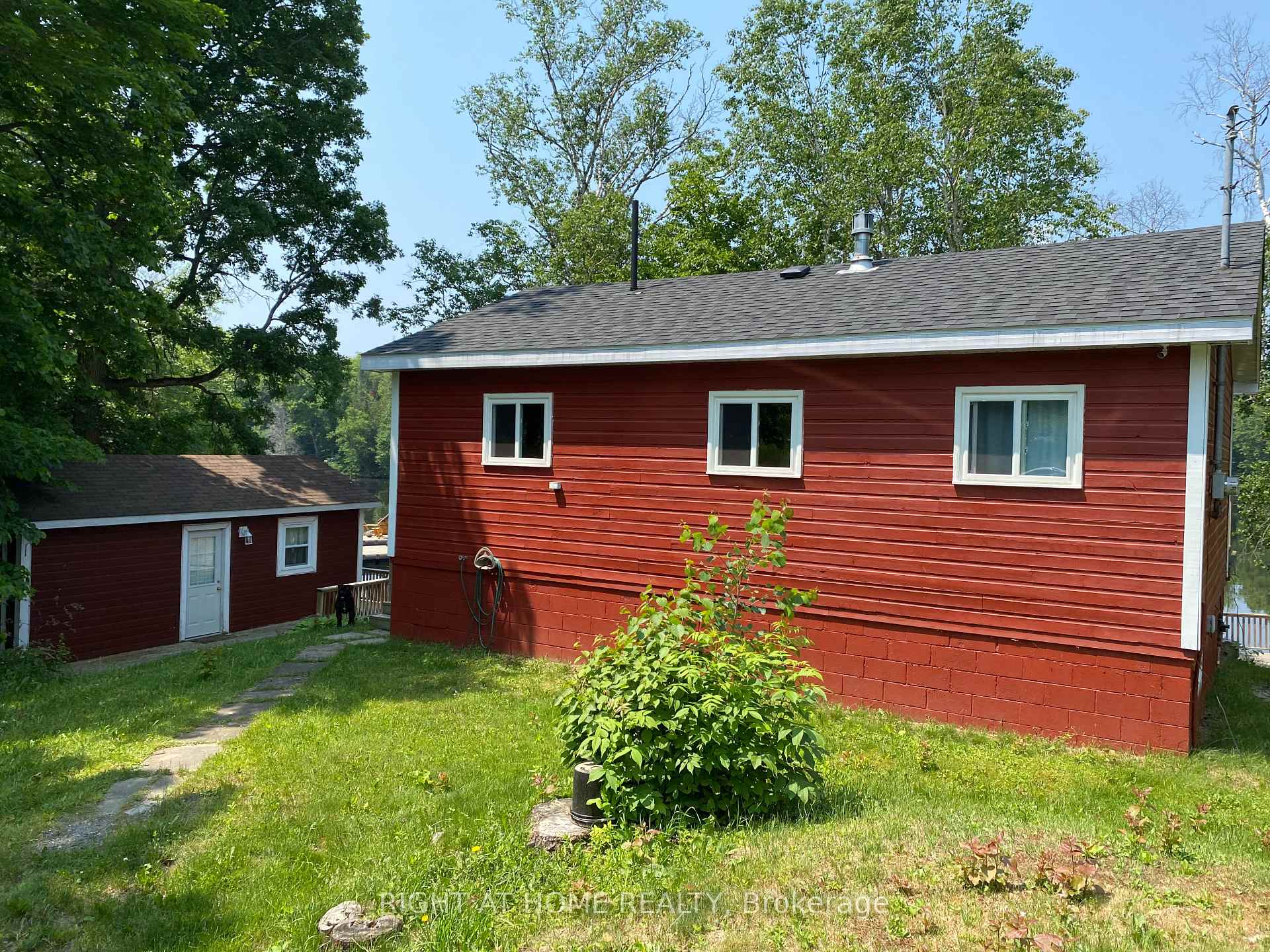 Photo 1 of 104 Lakeside Drive, McKellar — HOMEH