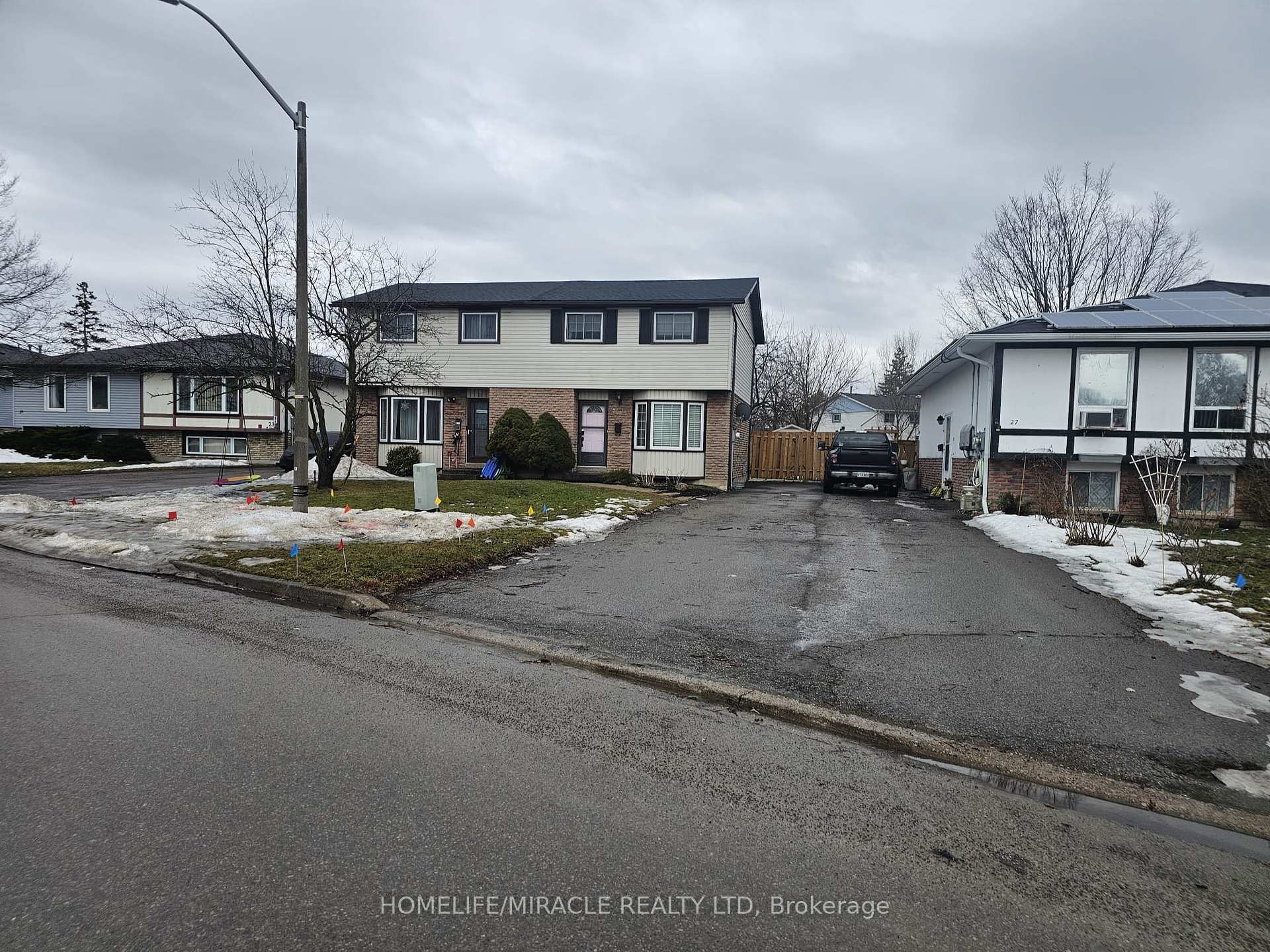 Photo 2 of 25 Arran Drive, St. Catharines, Lakeport — HOMEH