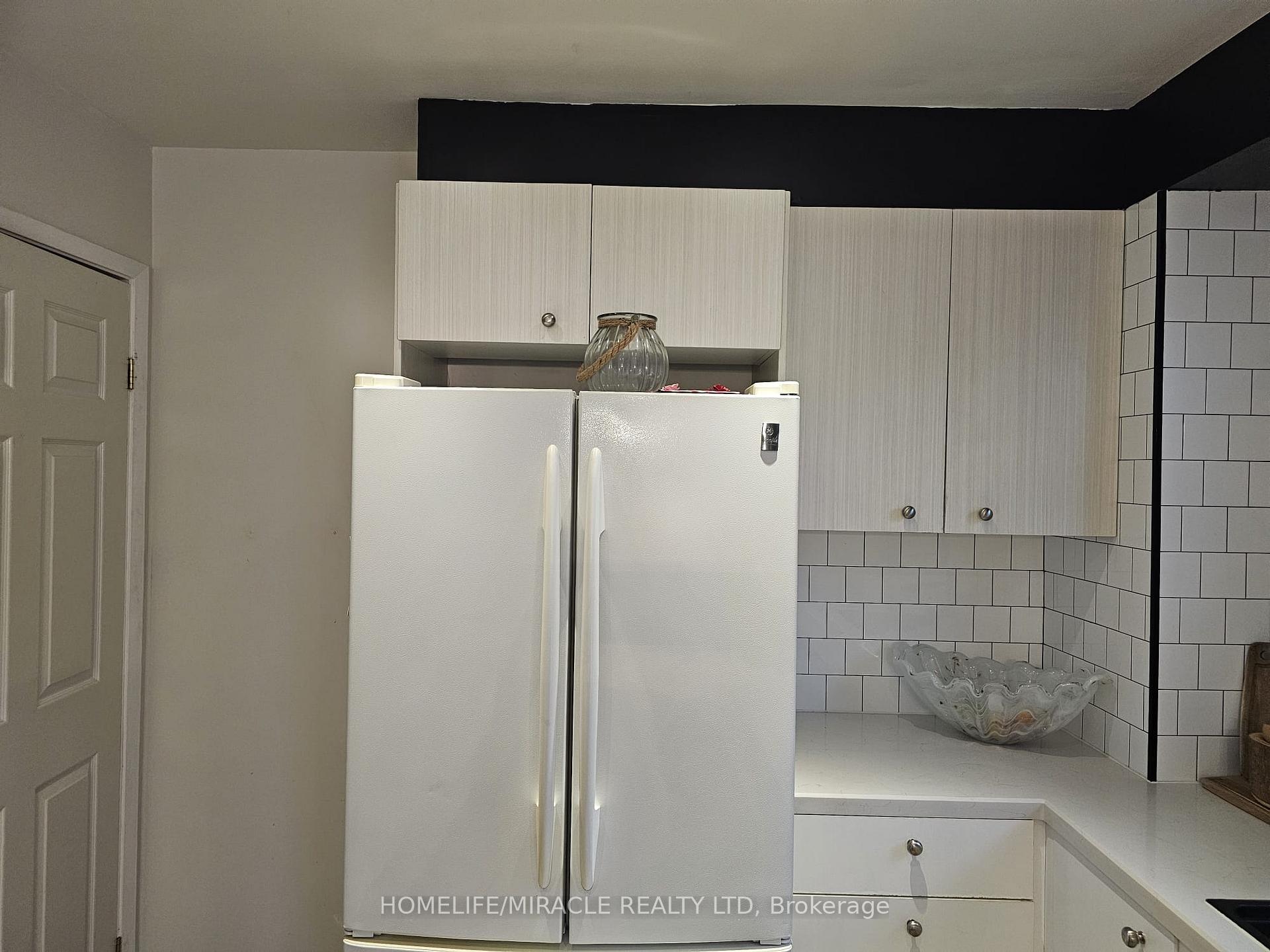 Photo 3 of 25 Arran Drive, St. Catharines, Lakeport — HOMEH
