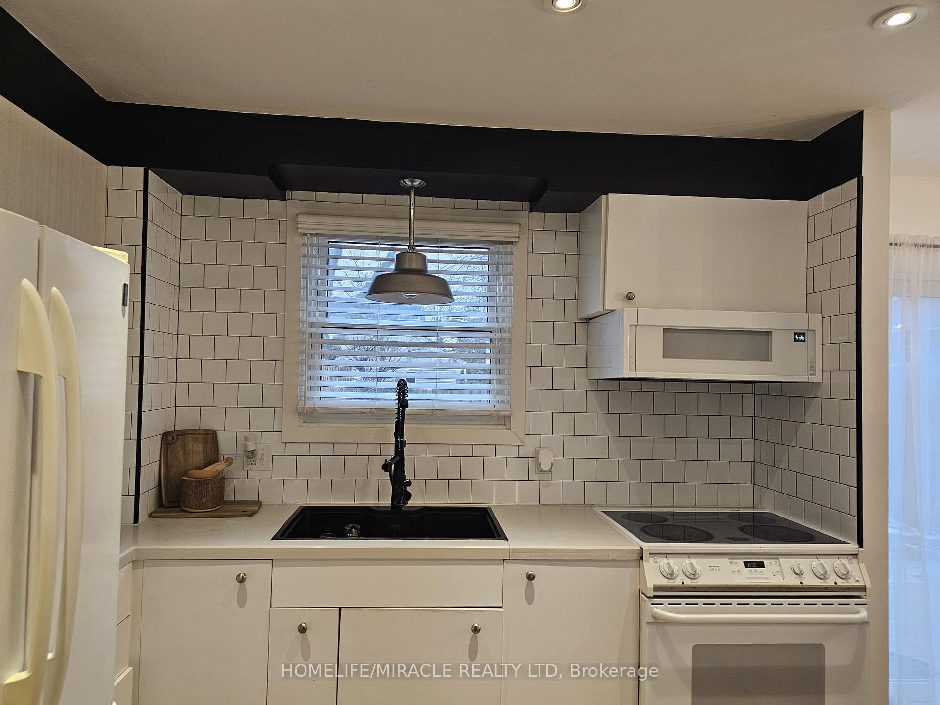 Photo 4 of 25 Arran Drive, St. Catharines, Lakeport — HOMEH