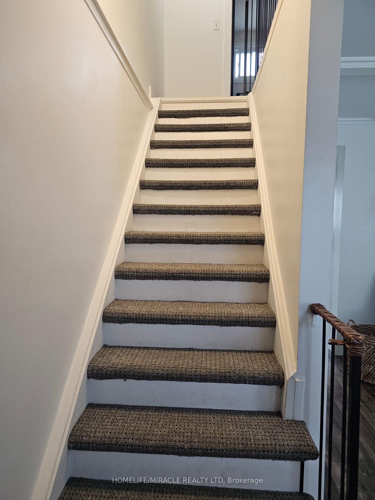 Photo 9 of 25 Arran Drive, St. Catharines, Lakeport — HOMEH
