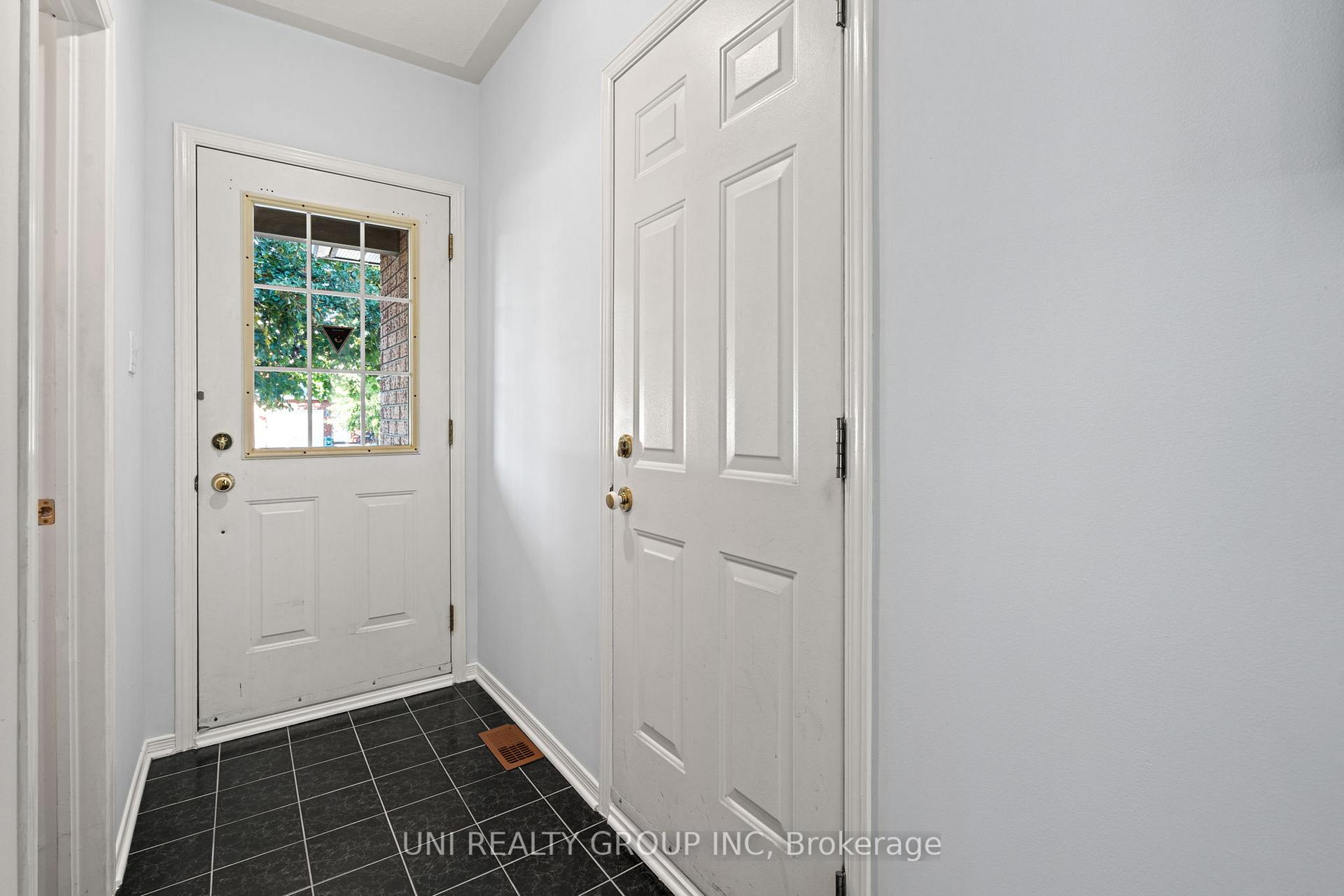 Photo 5 of 1720 Jobin Crescent, Ottawa, Carson Grove — HOMEH