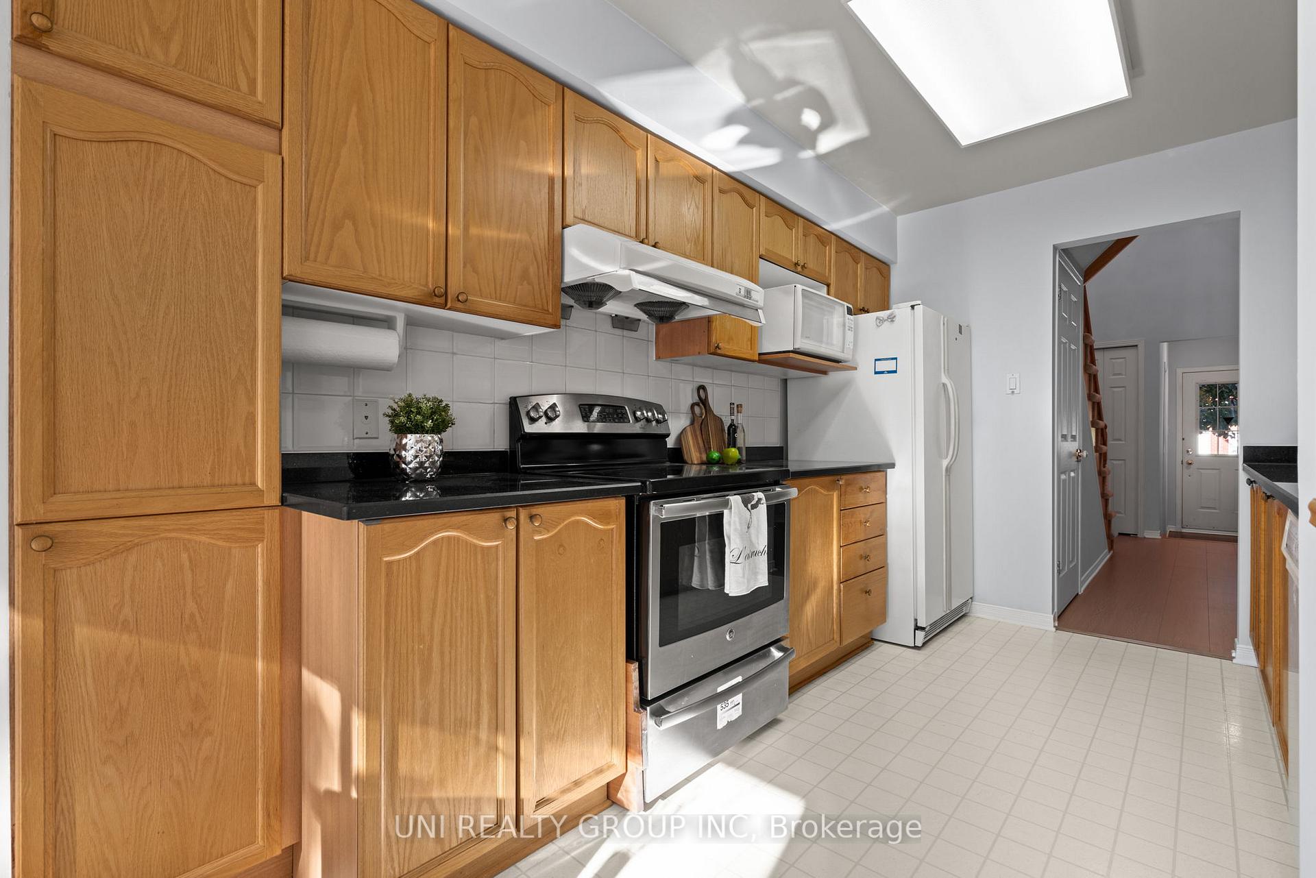 Photo 6 of 1720 Jobin Crescent, Ottawa, Carson Grove — HOMEH