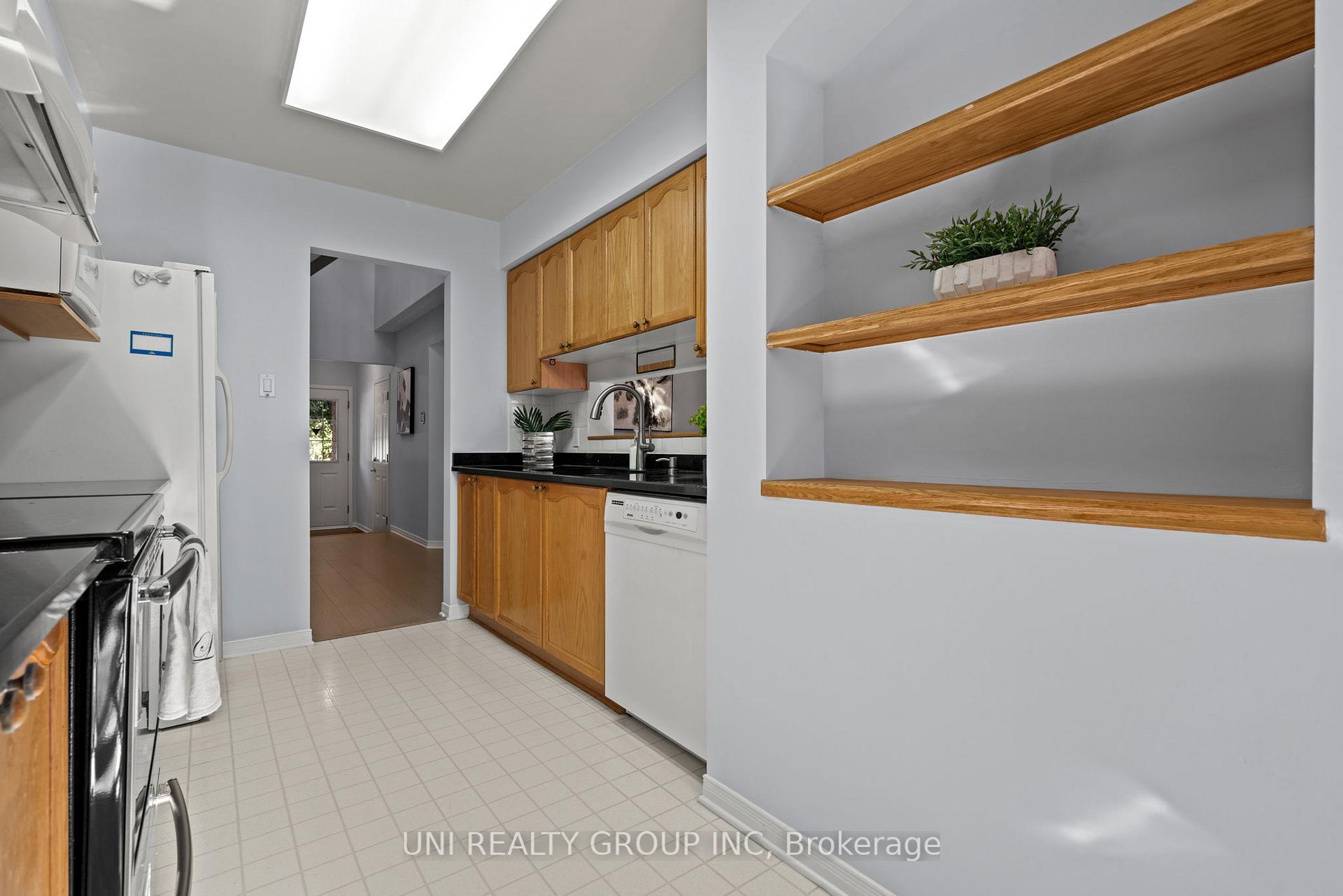 Photo 17 of 1720 Jobin Crescent, Ottawa, Carson Grove — HOMEH