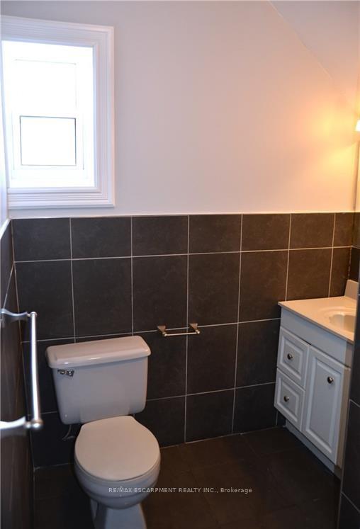 Photo 21 of 29 Oxford Street, Hamilton, Strathcona — HOMEH