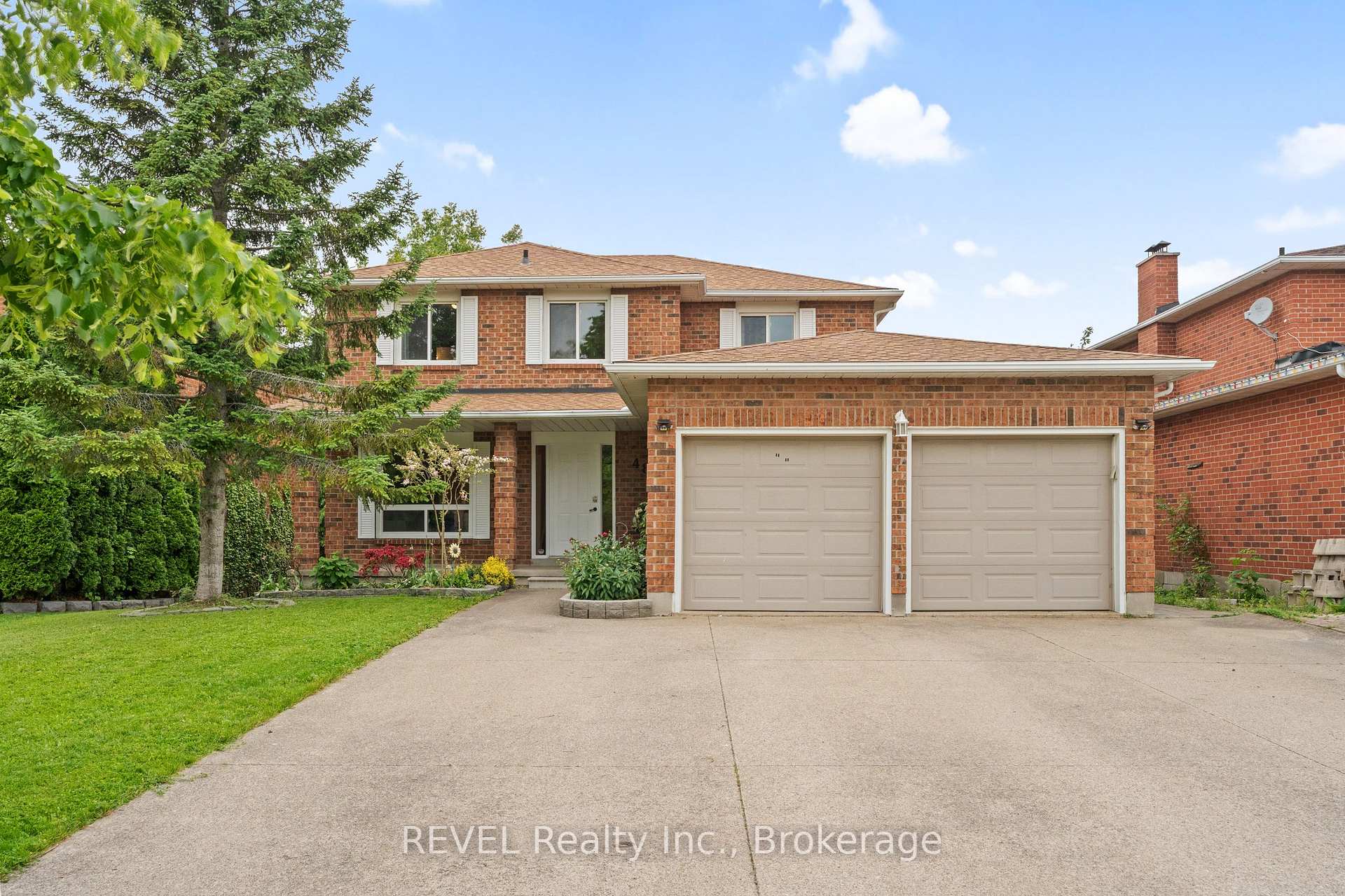Photo 1 of 48 Barbican Trail, St. Catharines, Burleigh Hill — HOMEH