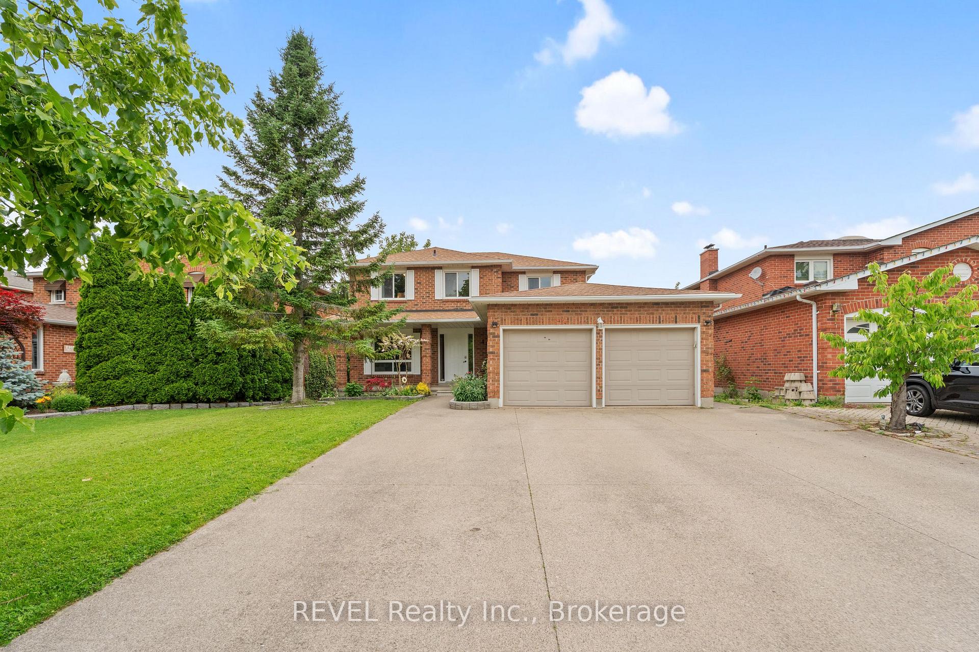 Photo 2 of 48 Barbican Trail, St. Catharines, Burleigh Hill — HOMEH