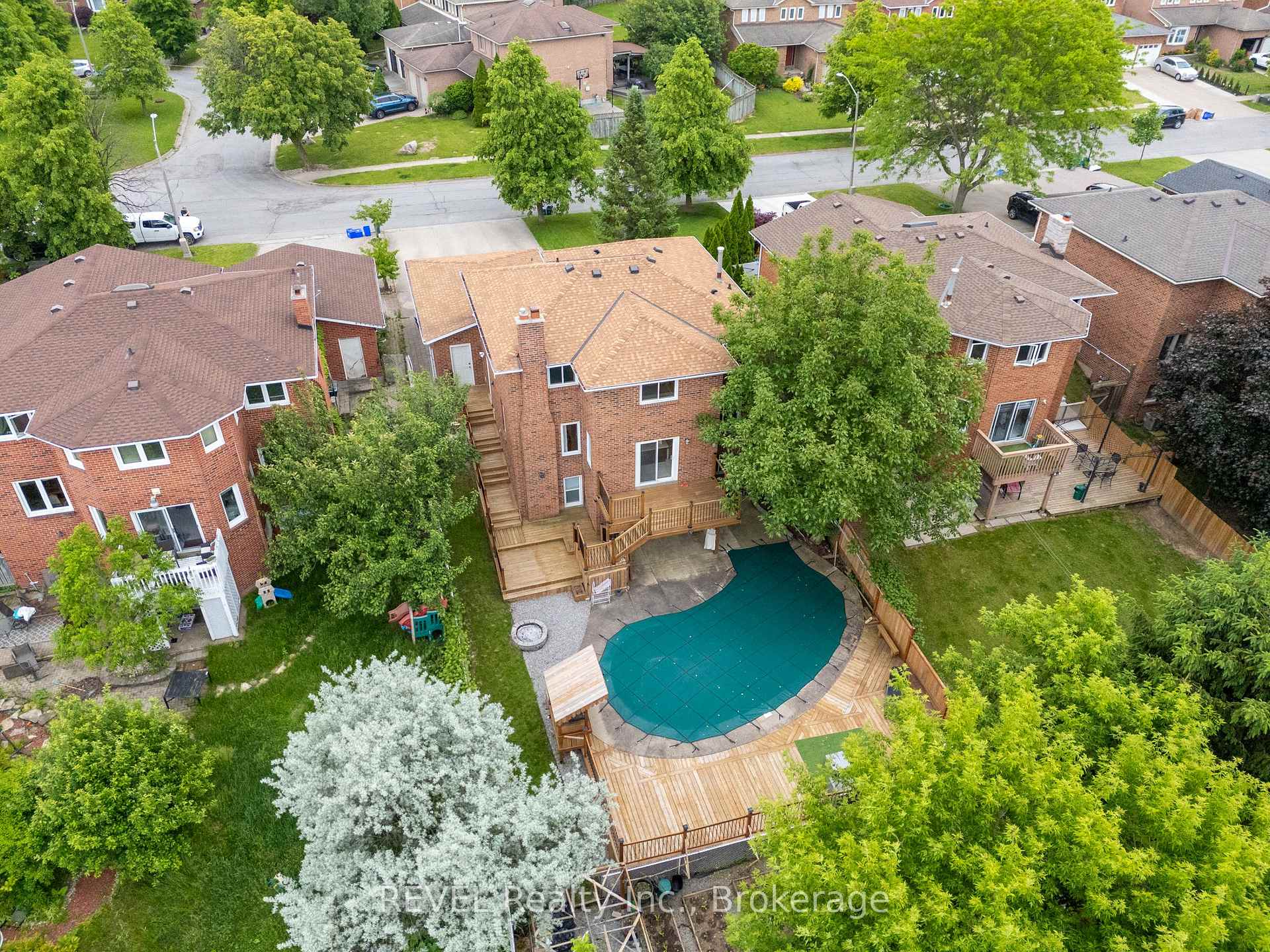 Photo 4 of 48 Barbican Trail, St. Catharines, Burleigh Hill — HOMEH