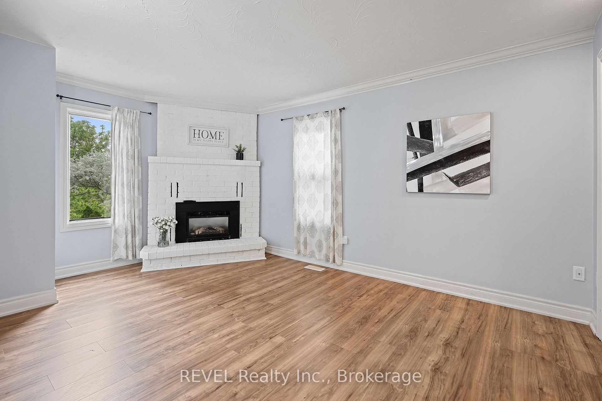 Photo 13 of 48 Barbican Trail, St. Catharines, Burleigh Hill — HOMEH