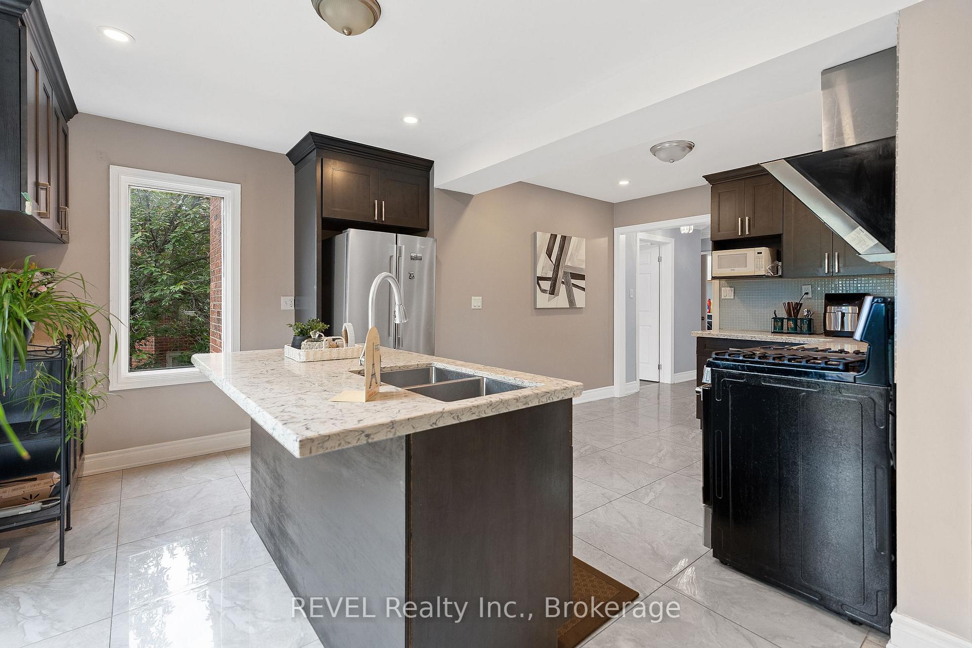 Photo 16 of 48 Barbican Trail, St. Catharines, Burleigh Hill — HOMEH