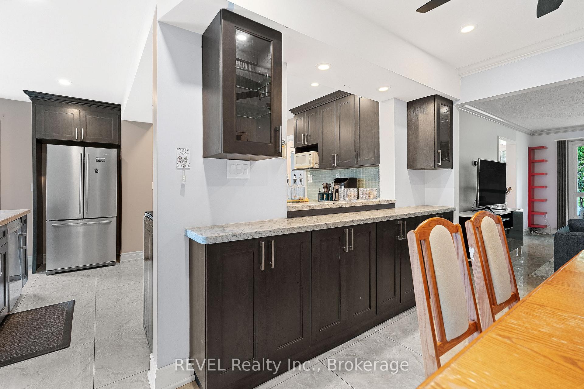 Photo 17 of 48 Barbican Trail, St. Catharines, Burleigh Hill — HOMEH