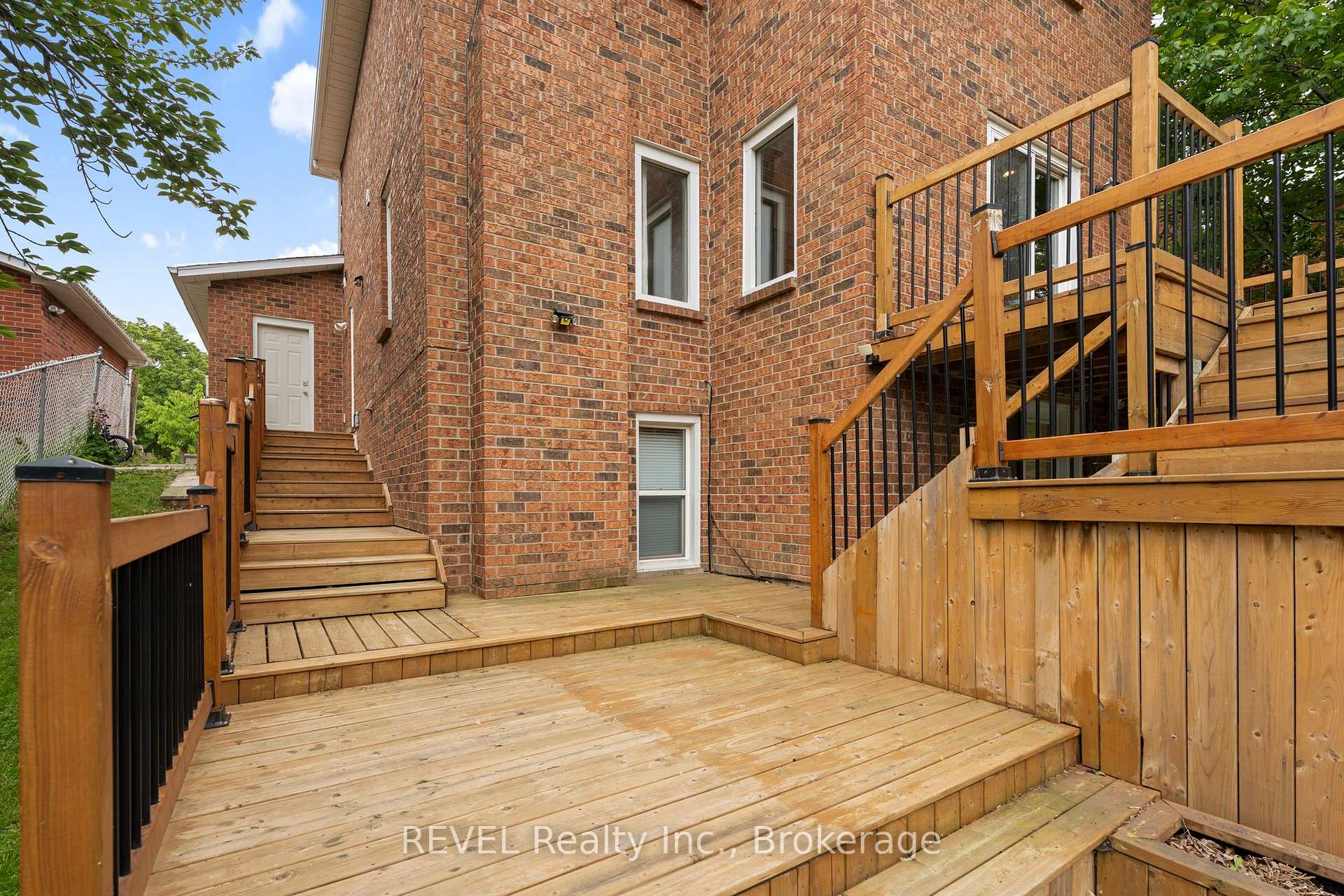 Photo 39 of 48 Barbican Trail, St. Catharines, Burleigh Hill — HOMEH