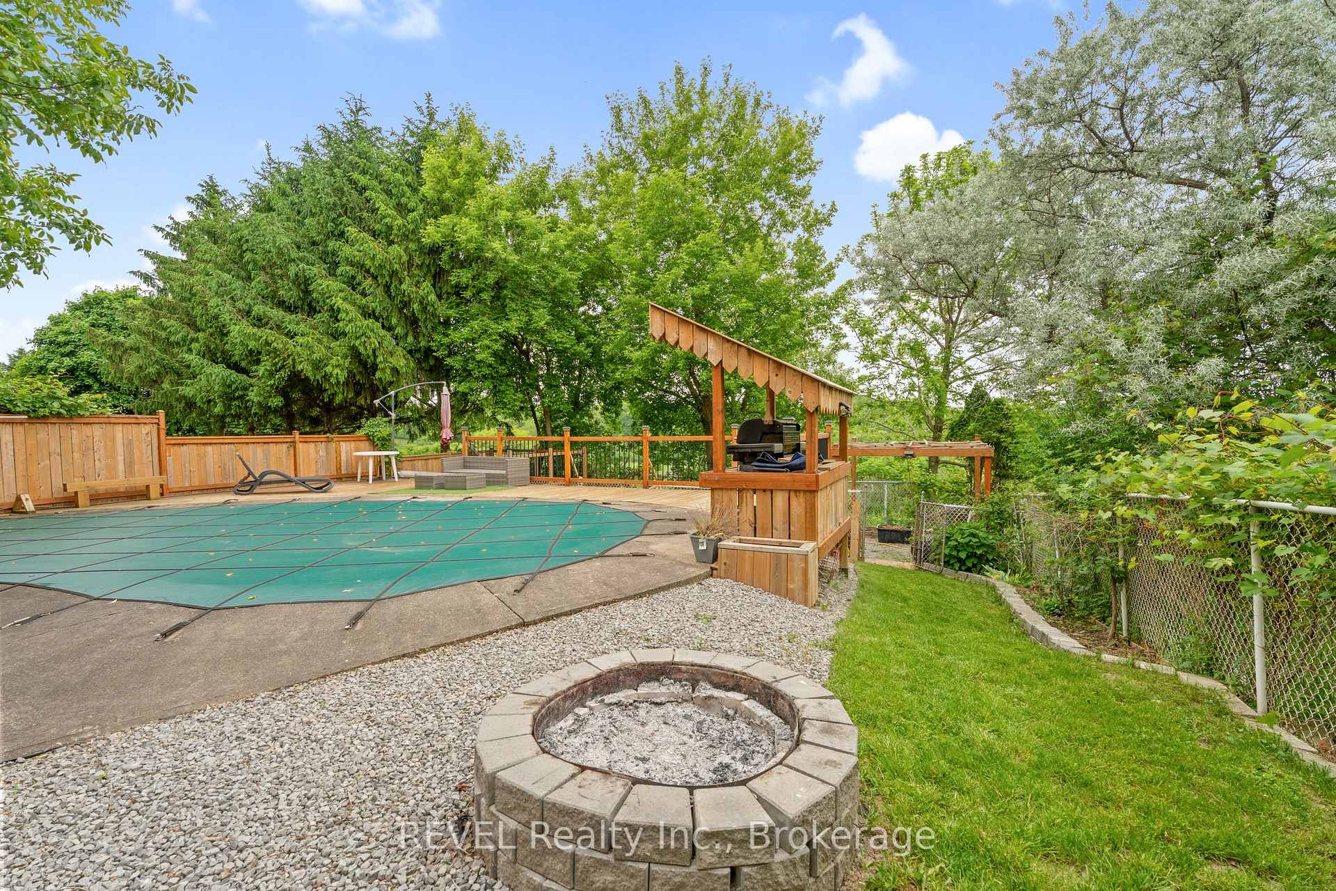 Photo 40 of 48 Barbican Trail, St. Catharines, Burleigh Hill — HOMEH