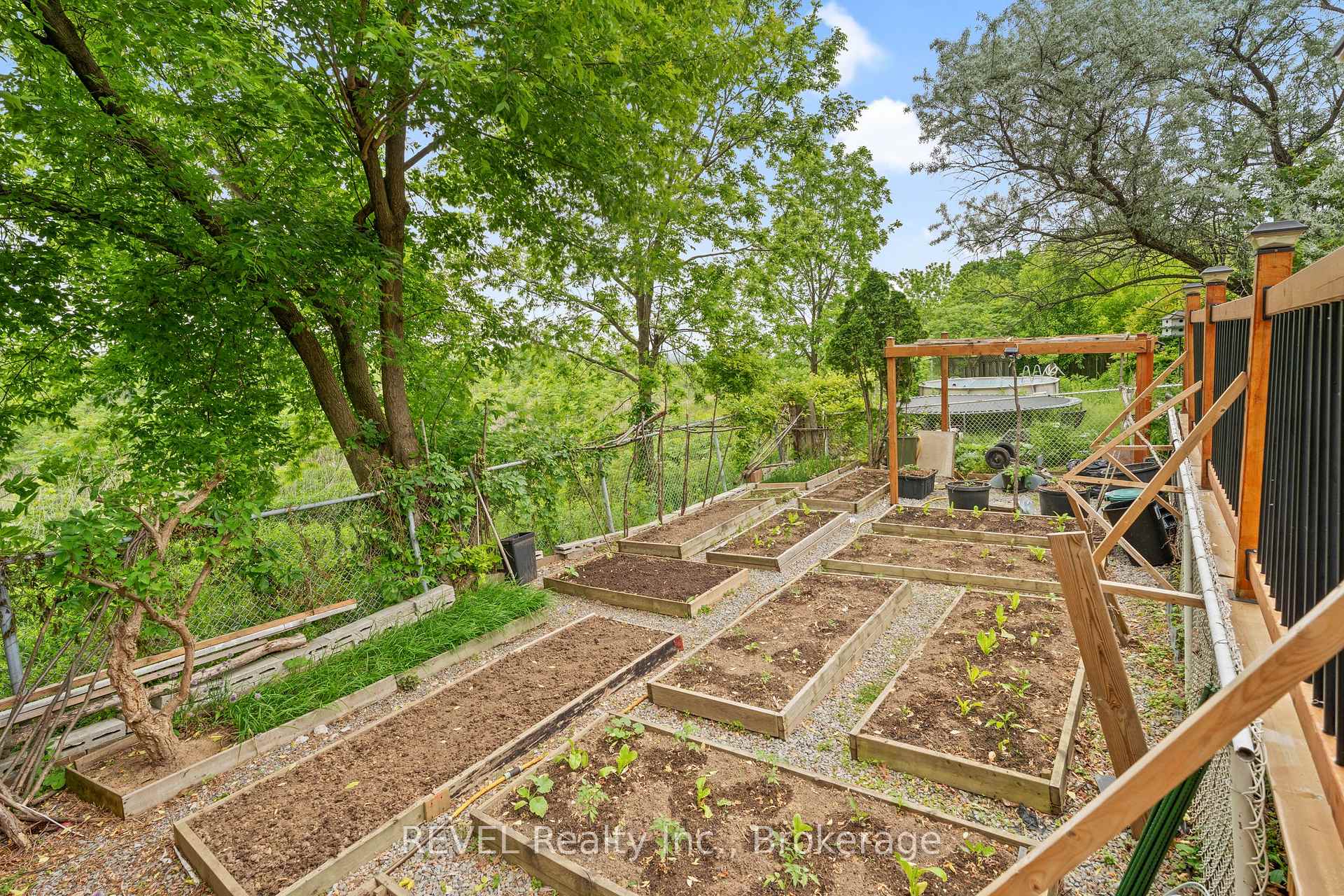 Photo 42 of 48 Barbican Trail, St. Catharines, Burleigh Hill — HOMEH